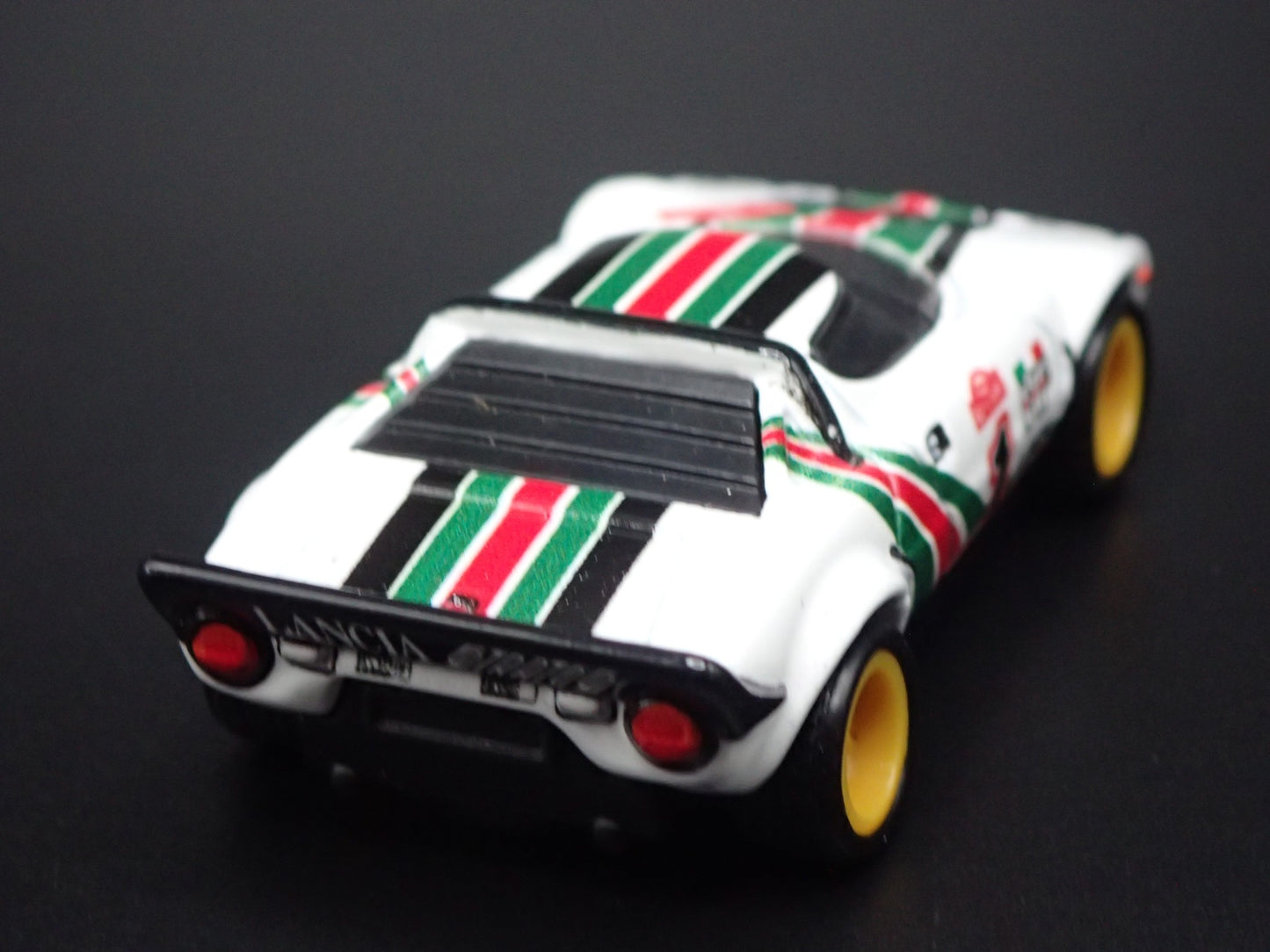 1973-1978 LANCIA STRATOS RACE CAR WHITE 1:64 SCALE DIORAMA DIECAST MODEL CAR