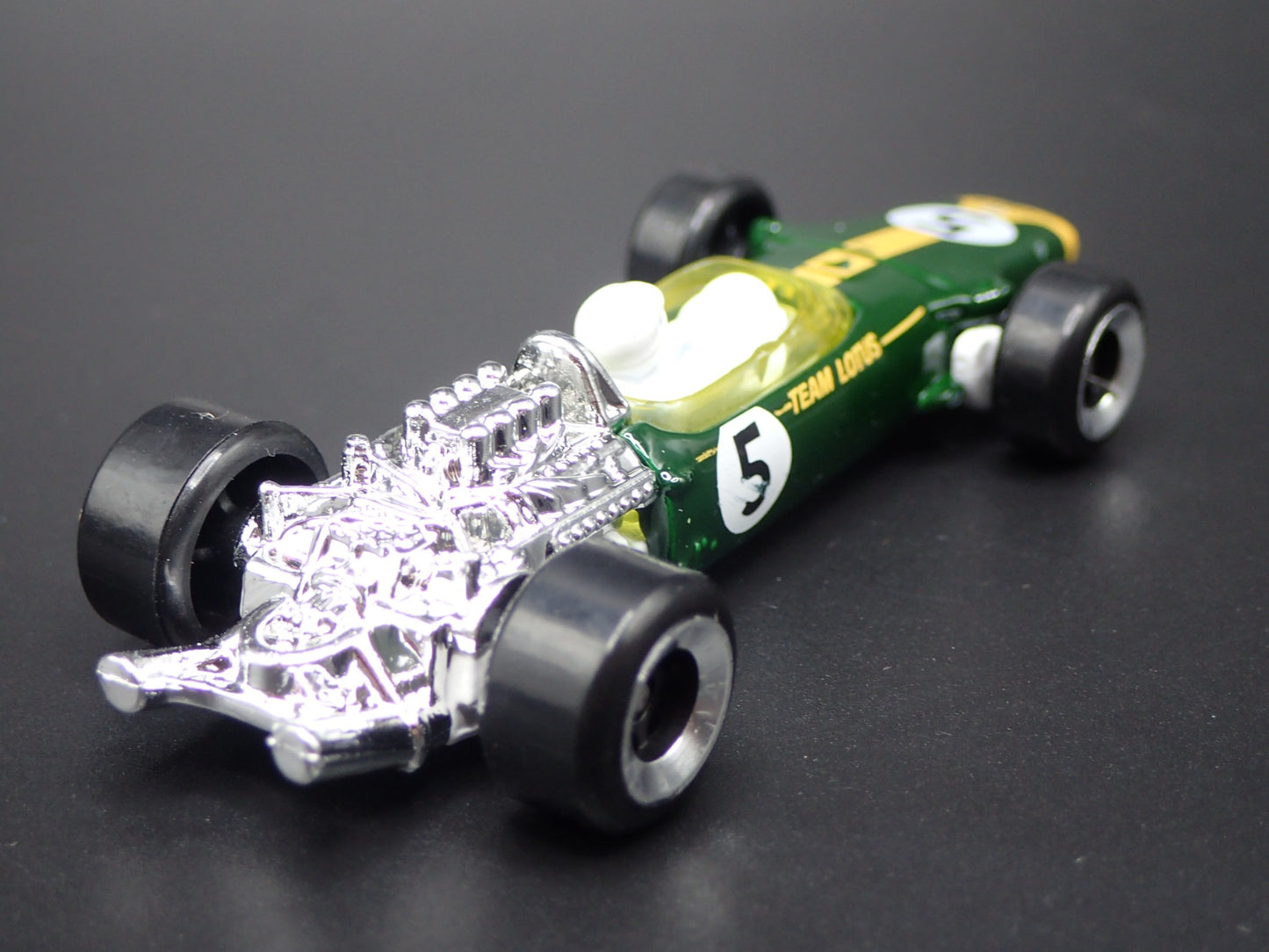 1967 67 LOTUS TYPE 49 #5 FORMULA 1 F1 GREEN 1/64 SCALE DIORAMA DIECAST MODEL CAR