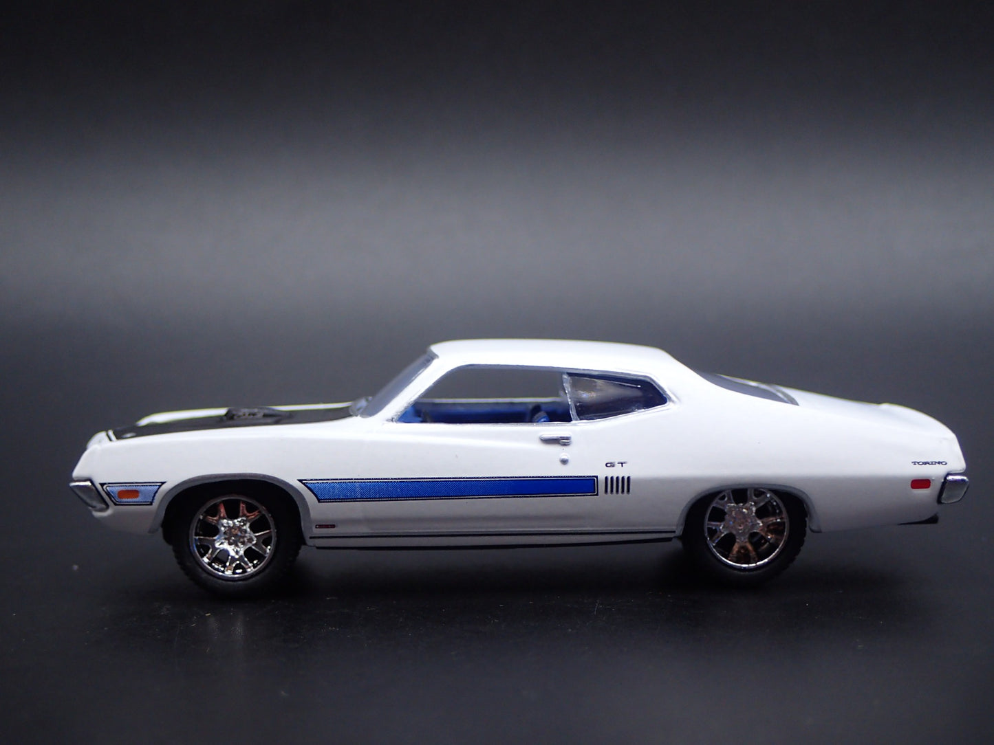 1970 70 FORD TORINO GT 429 SCJ 1:64 SCALE COLLECTIBLE DIORAMA DIECAST MODEL CARz