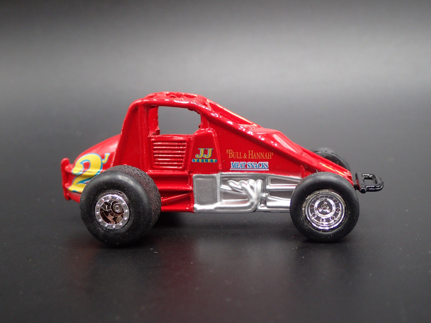 SPRINT CAR #2 JJ YELEY MEAT SNACKS RED 1:64 SCALE DIORAMA DIECAST MODEL CAR