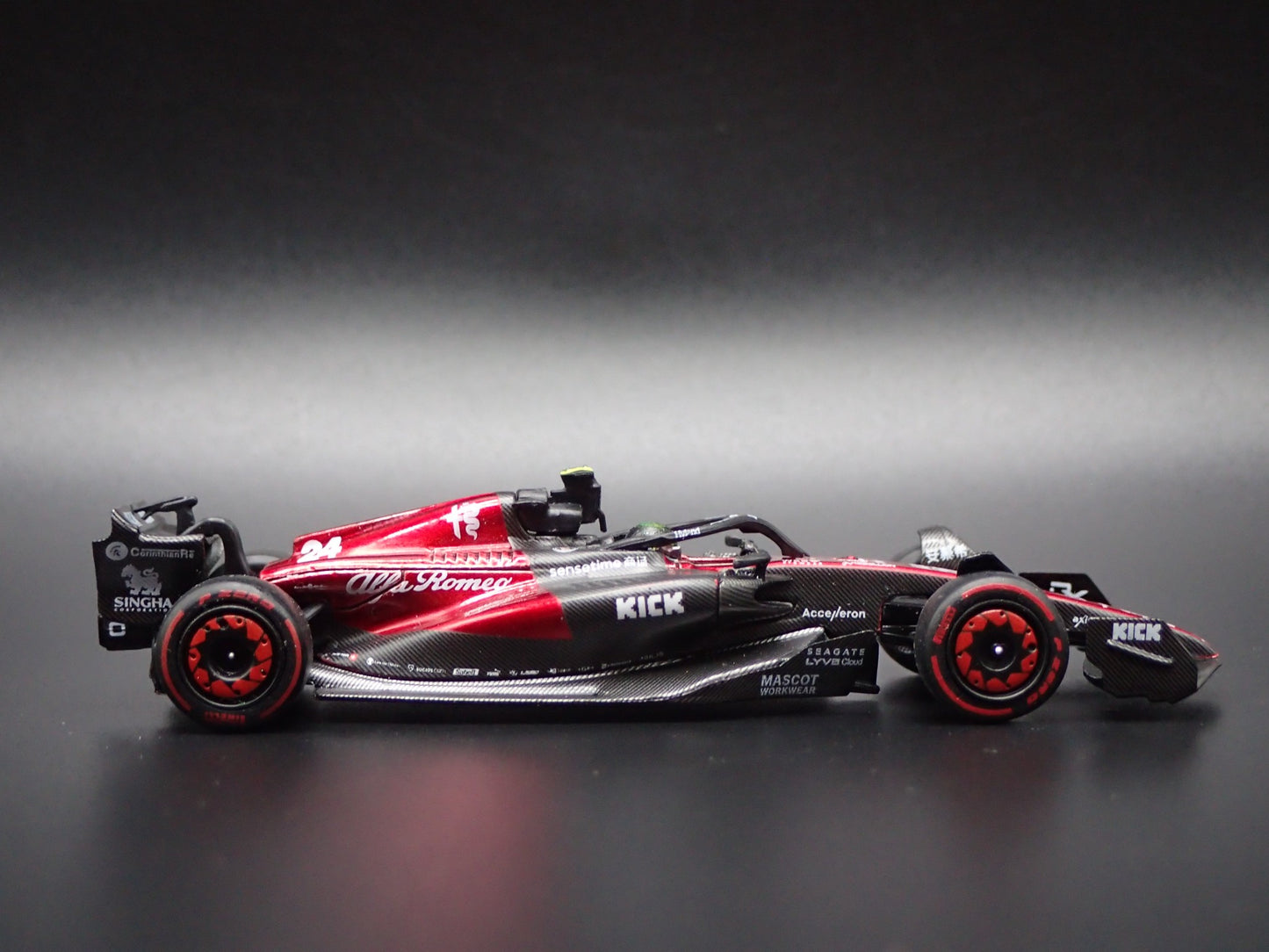 ALFA ROMEO #24 F1 ZHOU GUANYU 2023 TEAM KICK C43 1:64 SCALE DIECAST MODEL CAR