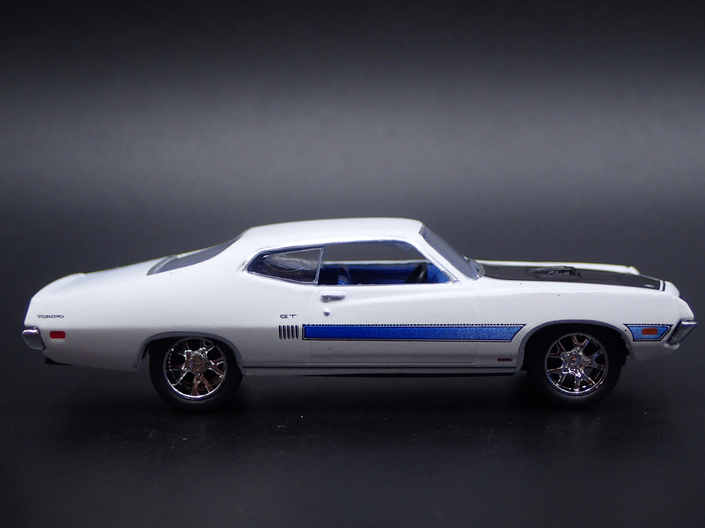 1970 70 FORD TORINO GT 429 SCJ 1:64 SCALE COLLECTIBLE DIORAMA DIECAST MODEL CARz