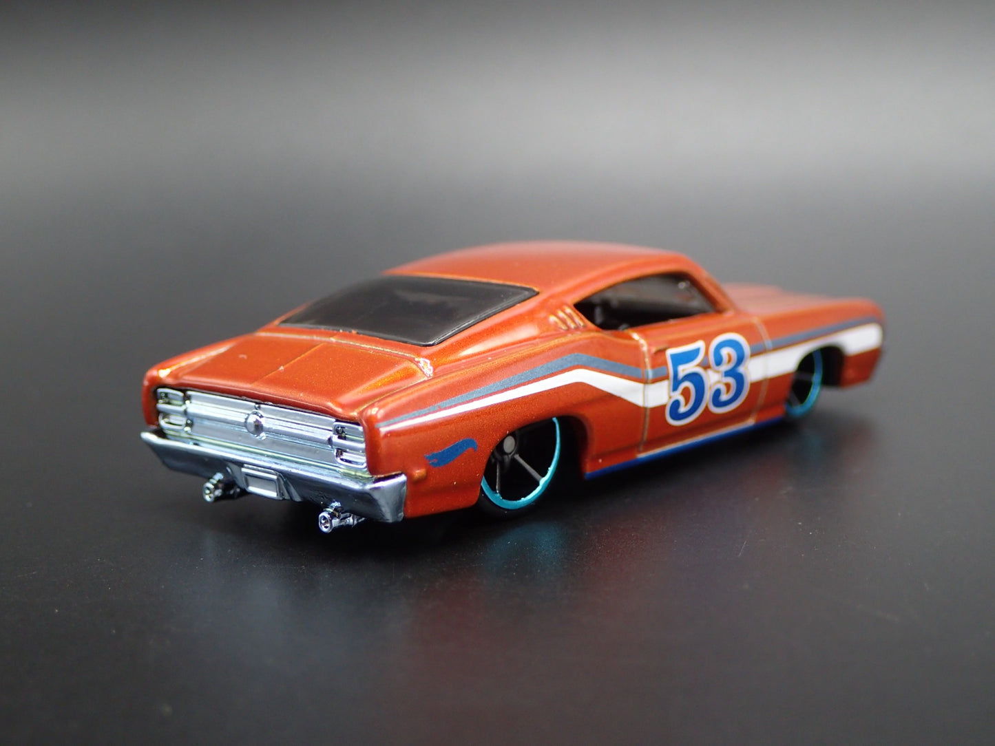 1969 69 FORD TORINO TALLADEGA 1:64 SCALE COLLECTIBLE DIORAMA DIECAST MODEL CAR