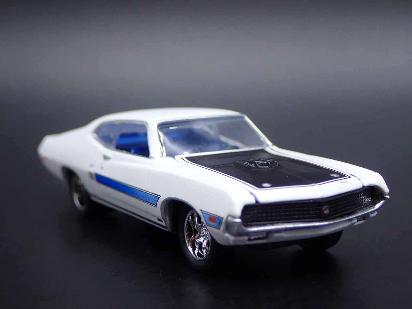 1970 70 FORD TORINO GT 429 SCJ 1:64 SCALE COLLECTIBLE DIORAMA DIECAST MODEL CARz