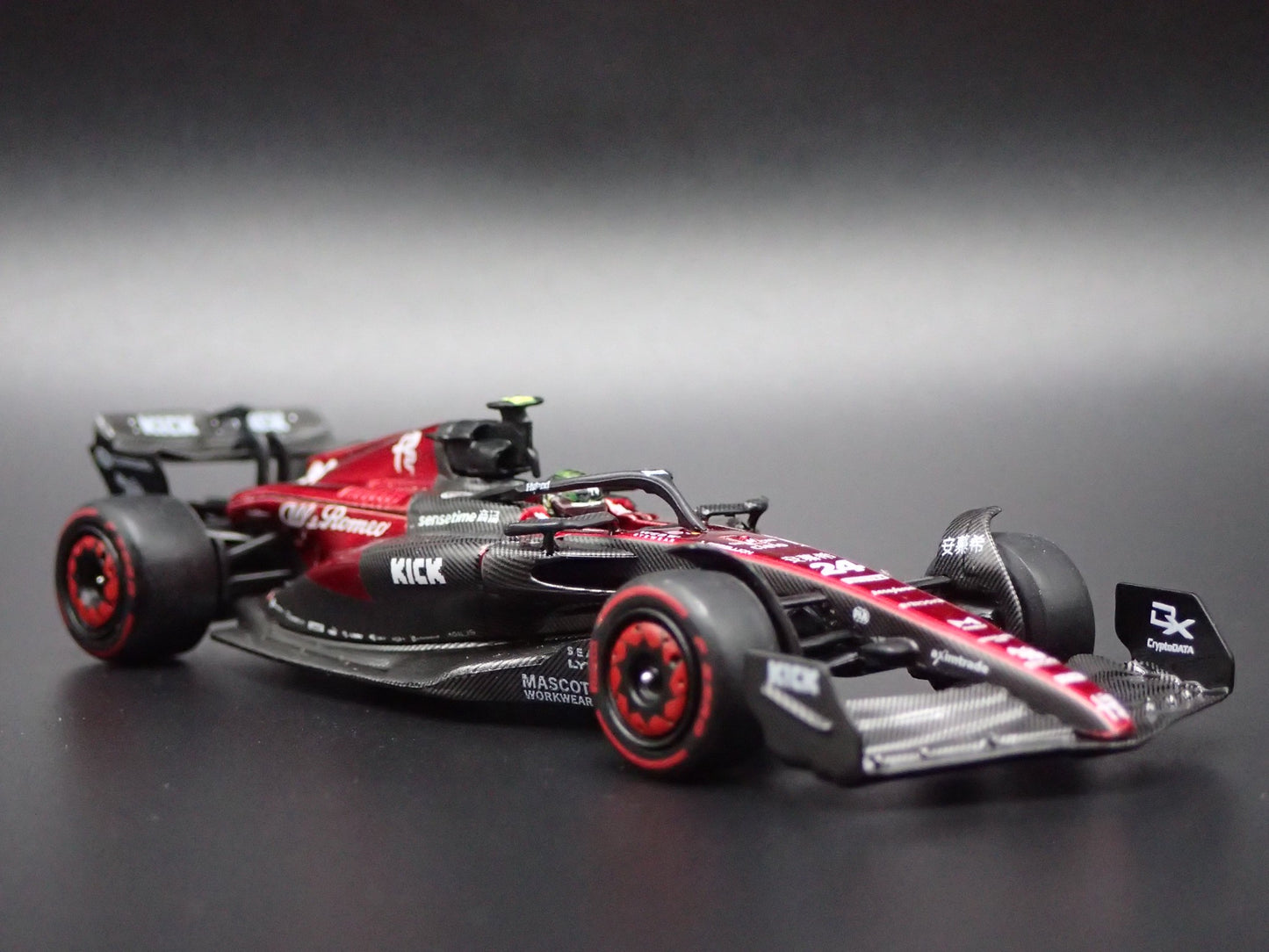 ALFA ROMEO #24 F1 ZHOU GUANYU 2023 TEAM KICK C43 1:64 SCALE DIECAST MODEL CAR