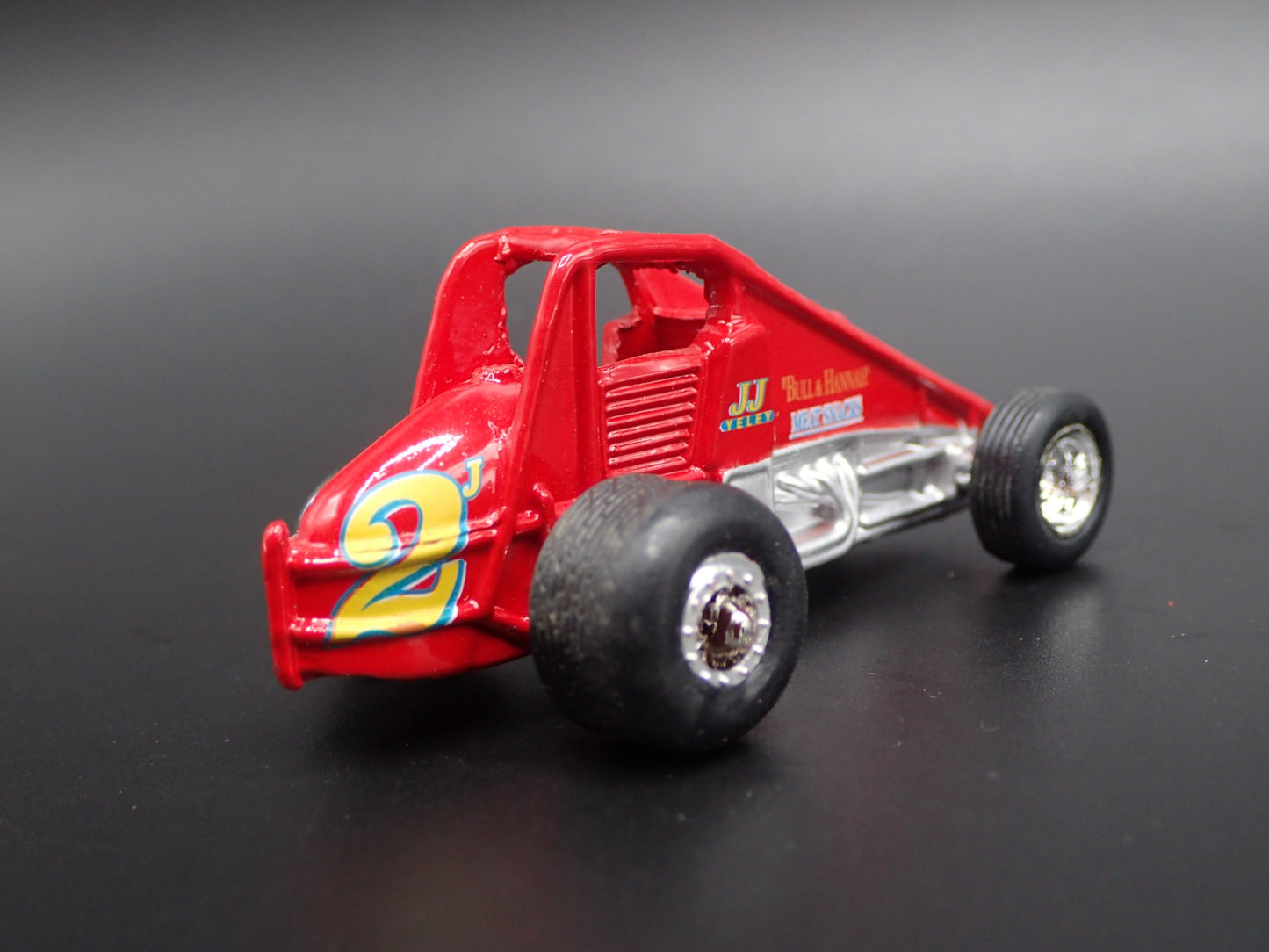 SPRINT CAR #2 JJ YELEY MEAT SNACKS RED 1:64 SCALE DIORAMA DIECAST MODEL CAR