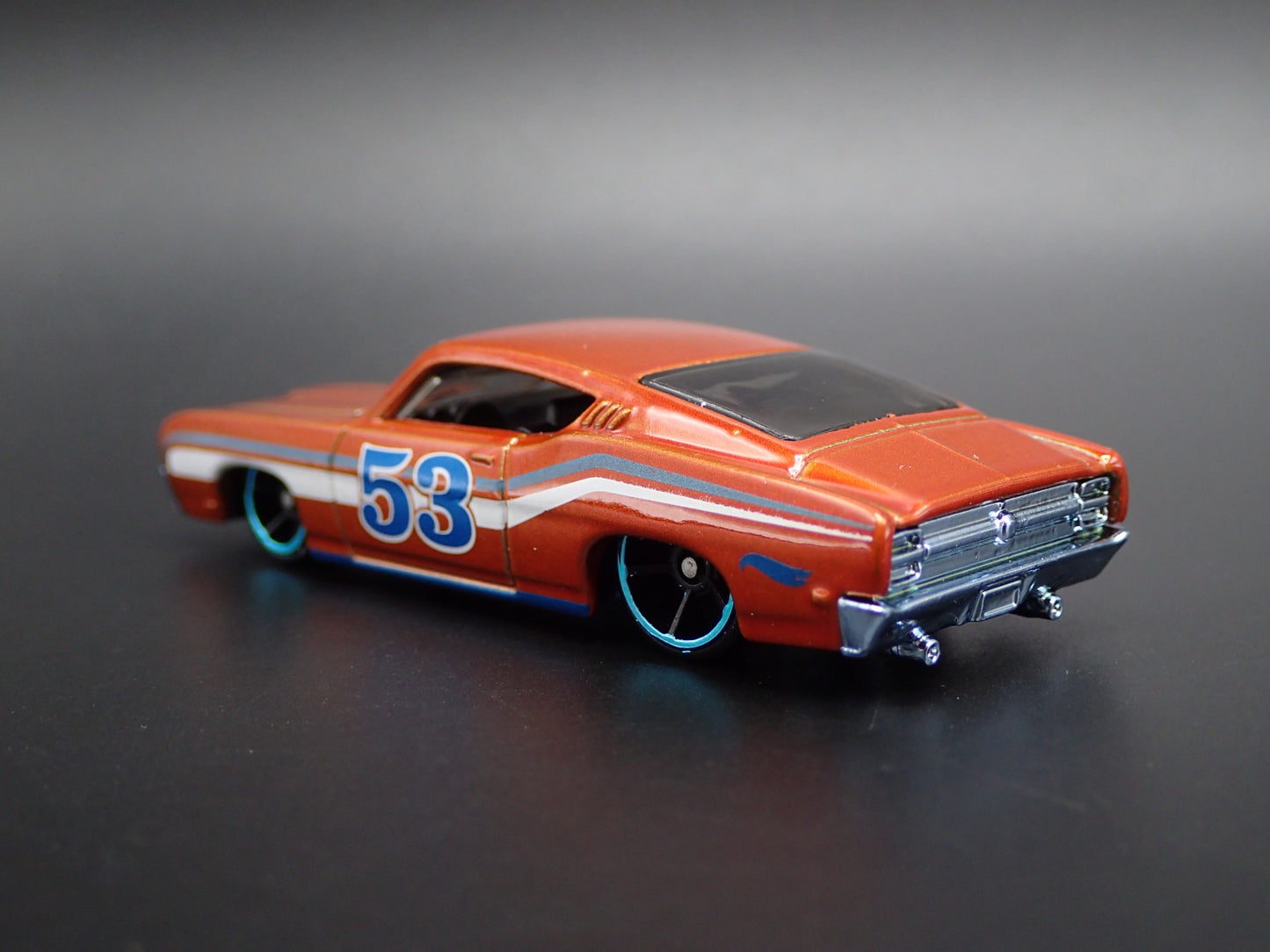 1969 69 FORD TORINO TALLADEGA 1:64 SCALE COLLECTIBLE DIORAMA DIECAST MODEL CAR