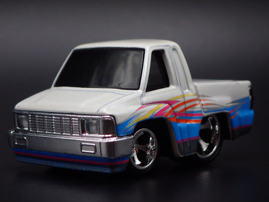1985 85 TOYOTA SR5 PICKUP TRUCK CAR TUNED WHITE 1/64 SCALE DIECAST MODEL CAR