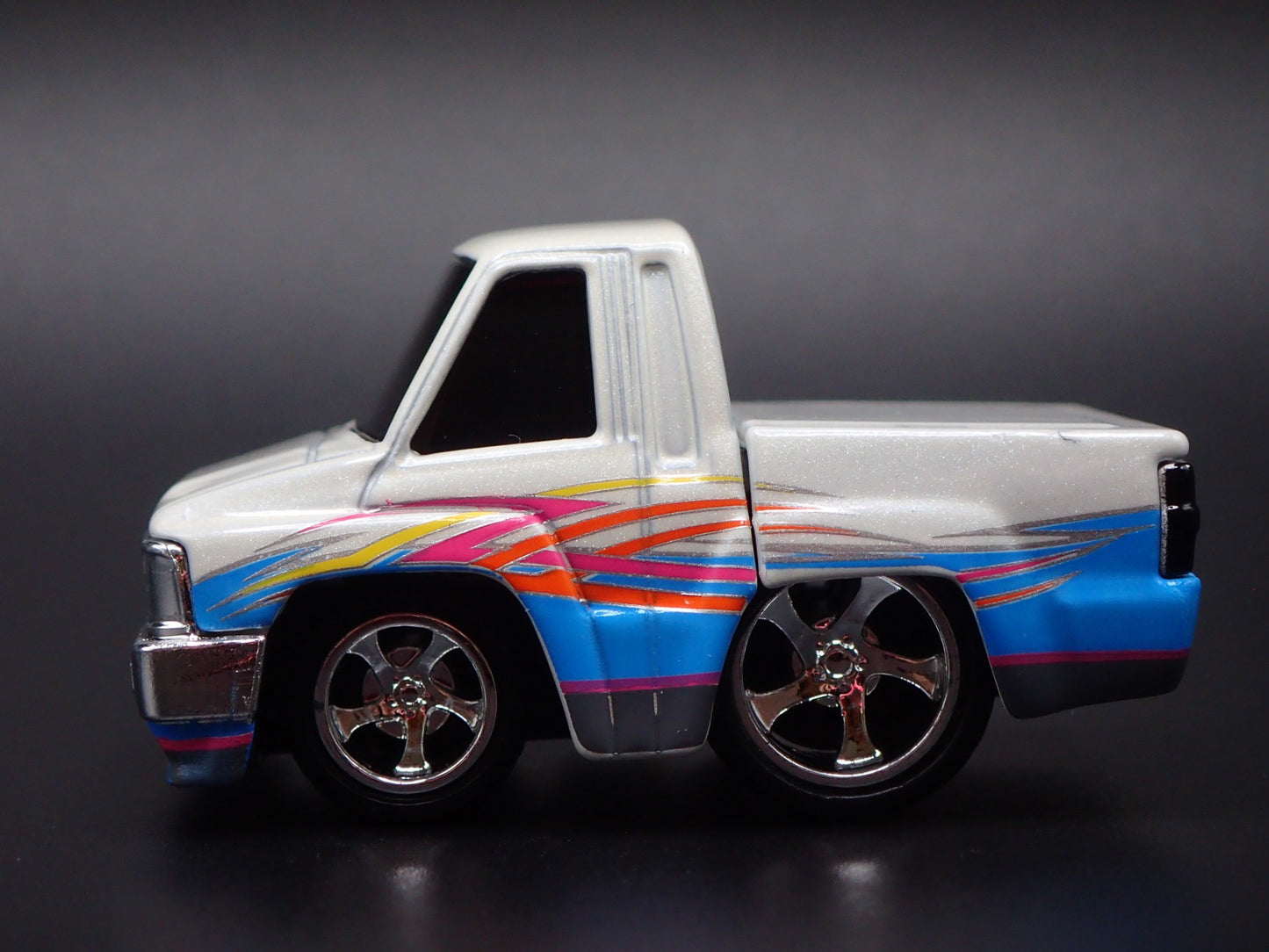 1985 85 TOYOTA SR5 PICKUP TRUCK CAR TUNED WHITE 1/64 SCALE DIECAST MODEL CAR