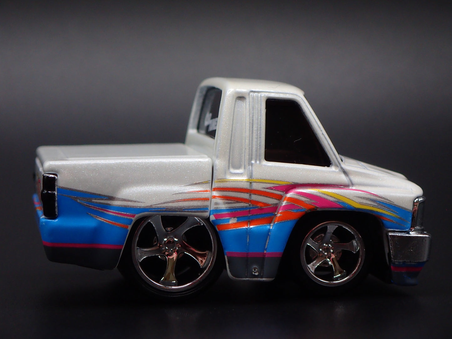 1985 85 TOYOTA SR5 PICKUP TRUCK CAR TUNED WHITE 1/64 SCALE DIECAST MODEL CAR