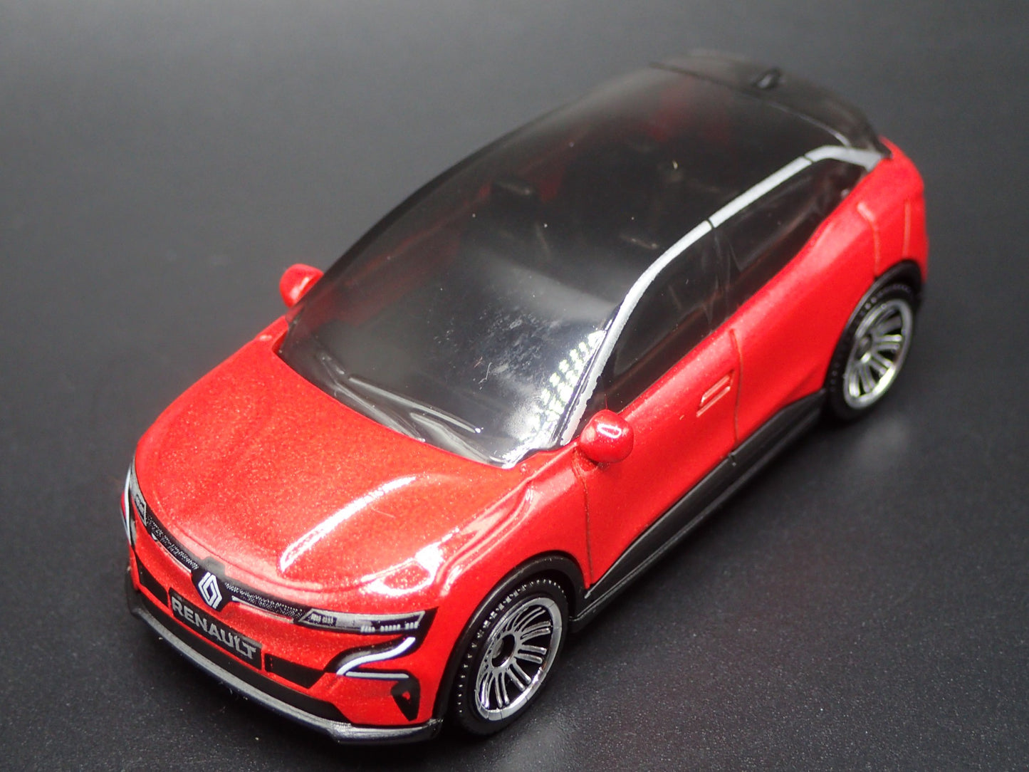 2022-2025 RENAULT MEGANE SUV RED 1:64 SCALE DIORAMA DIECAST MODEL CAR