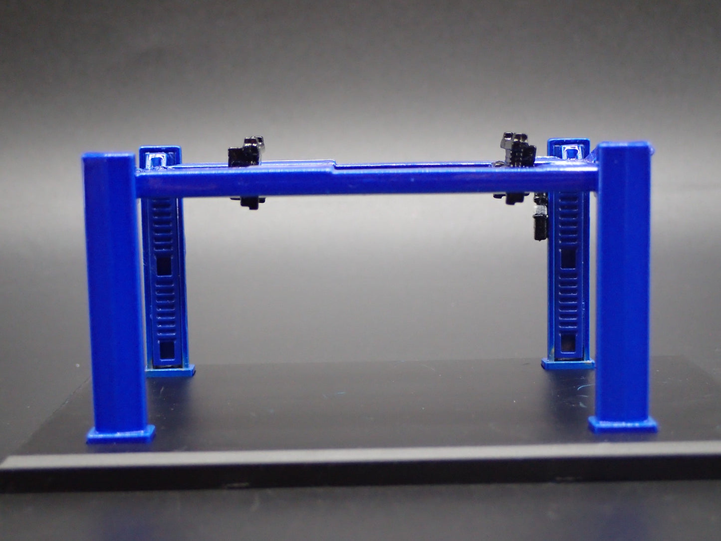 1:64 SCALE AUTO SHOP MECHANIC GARAGE 4 POST CAR LIFT DIORAMA MODEL DIECAST PROP