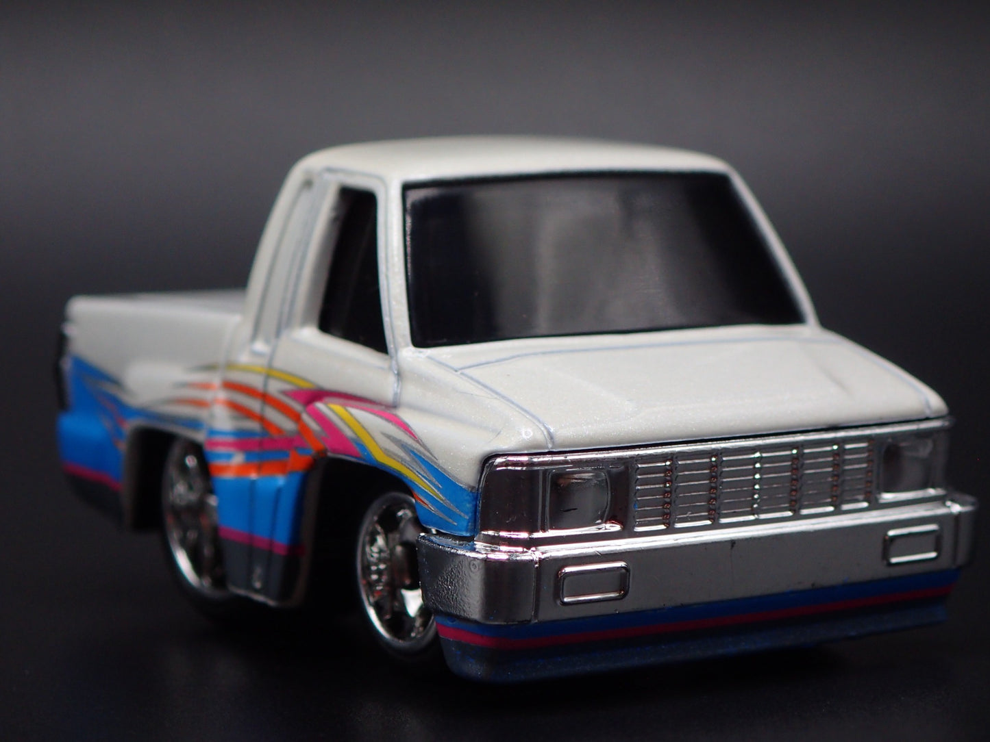 1985 85 TOYOTA SR5 PICKUP TRUCK CAR TUNED WHITE 1/64 SCALE DIECAST MODEL CAR