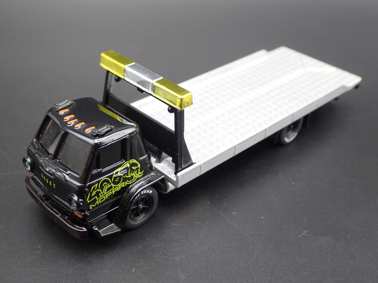 1969 69 DODGE L600 COE FLATBED TRUCK 426 HELLEPHANT 1:64 SCALE DIECAST MODEL CAR