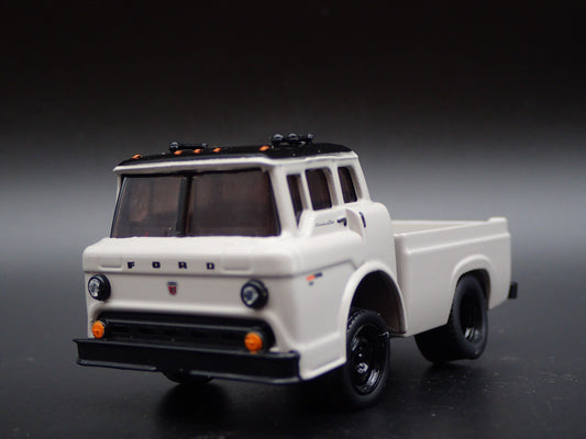 1970 70 FORD C600 COE TRUCK 1:64 SCALE COLLECTIBLE DIORAMA DIECAST MODEL CAR