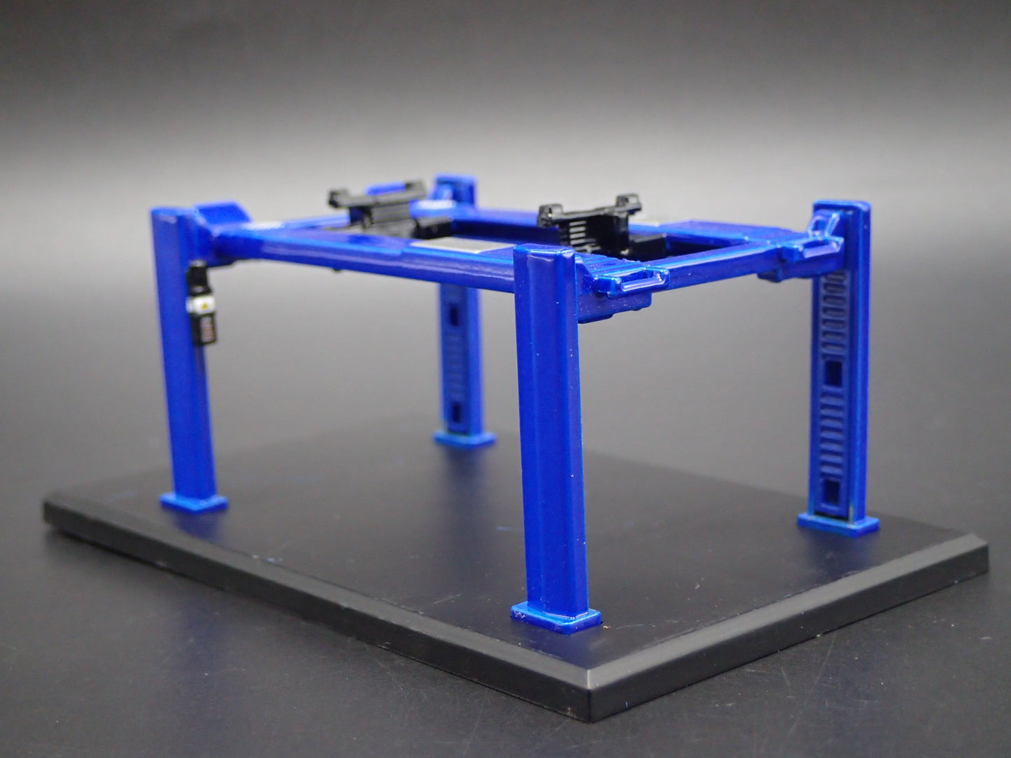 1:64 SCALE AUTO SHOP MECHANIC GARAGE 4 POST CAR LIFT DIORAMA MODEL DIECAST PROP