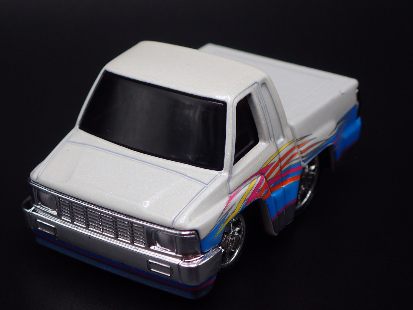 1985 85 TOYOTA SR5 PICKUP TRUCK CAR TUNED WHITE 1/64 SCALE DIECAST MODEL CAR