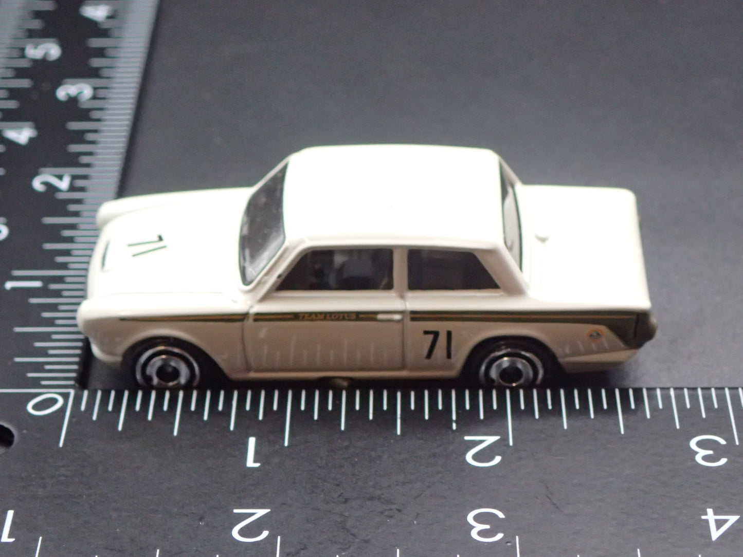 1963-1966 LOTUS CORTINA  1:64 SCALE COLLECTIBLE DIORAMA DIECAST MODEL CAR