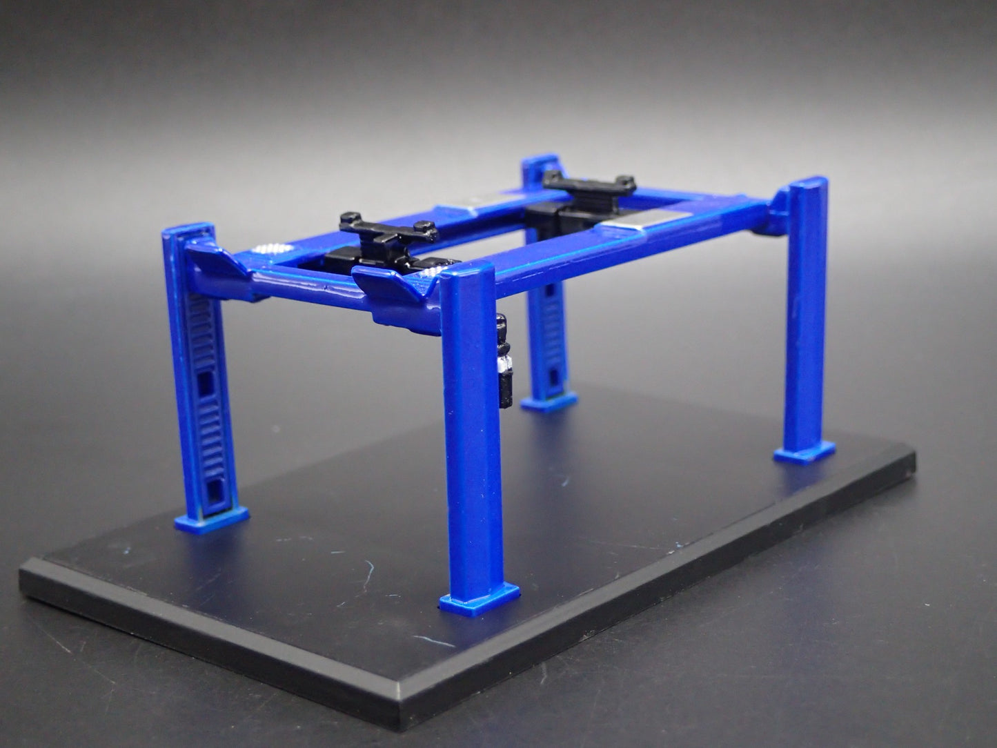 1:64 SCALE AUTO SHOP MECHANIC GARAGE 4 POST CAR LIFT DIORAMA MODEL DIECAST PROP
