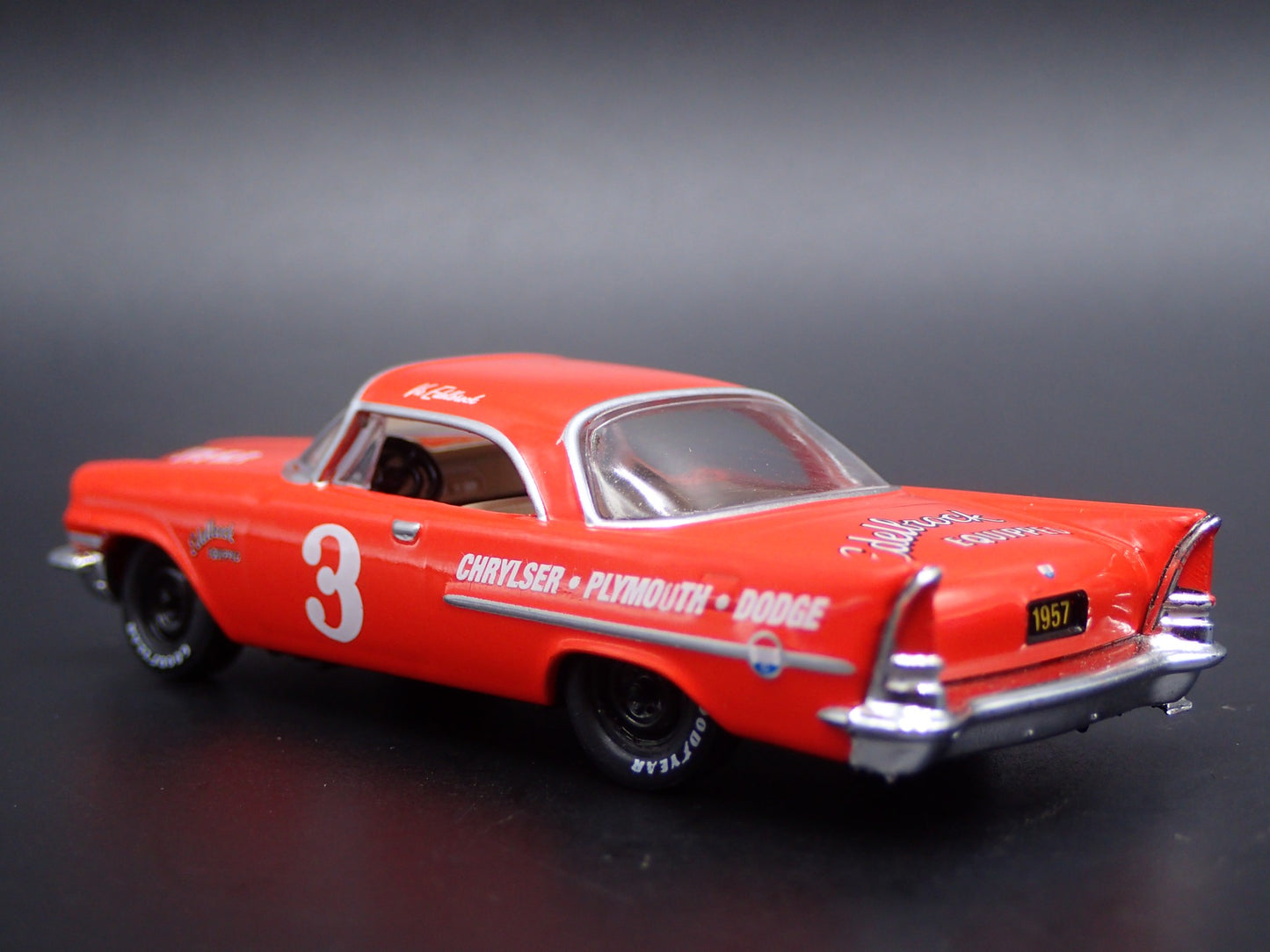 1957 57 CHRYSLER 300C EDELBROCK 1:64 SCALE COLLECTIBLE DIORAMA DIECAST MODEL CAR