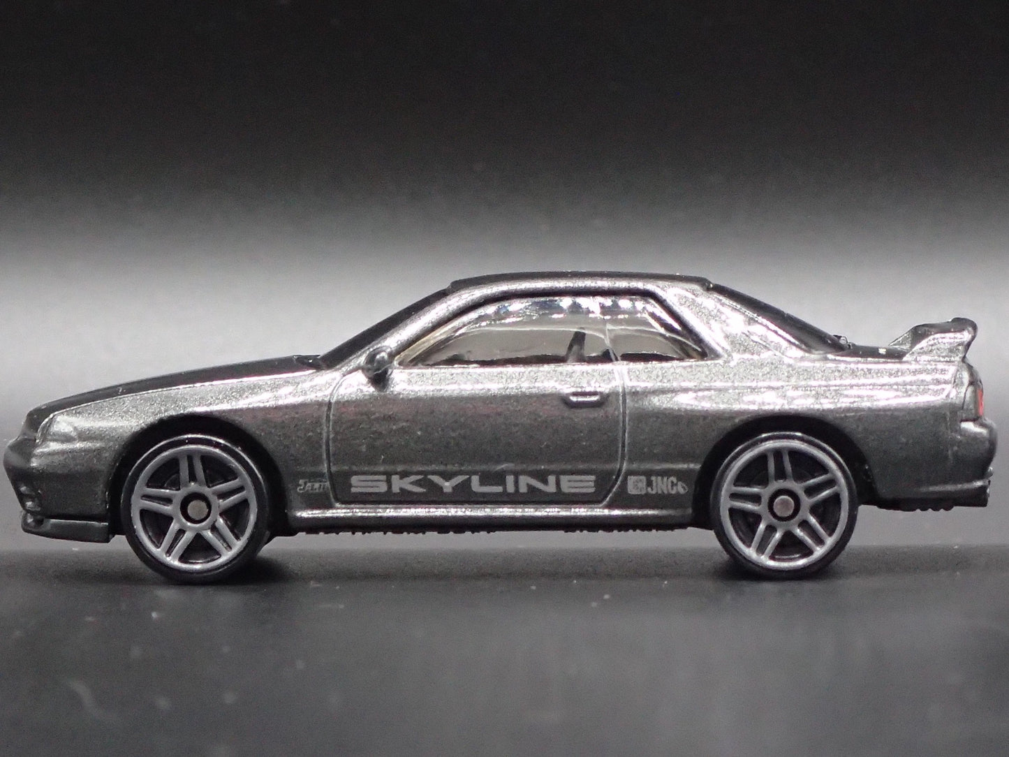 1989-1994 NISSAN SKYLINE GTR R32 BNR32 GRAY 1:64 SCALE DIORAMA DIECAST MODEL CAR