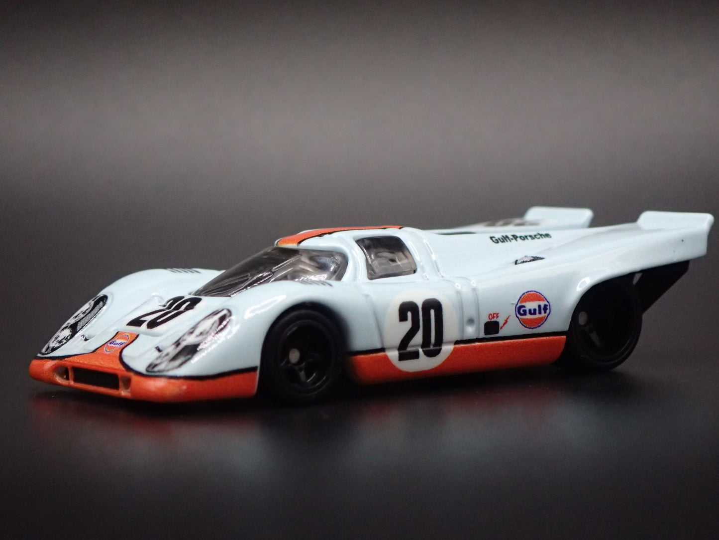 PORSCHE 917 K GULF OIL RACING 1:64 SCALE COLLECTIBLE DIORAMA DIECAST MODEL CAR