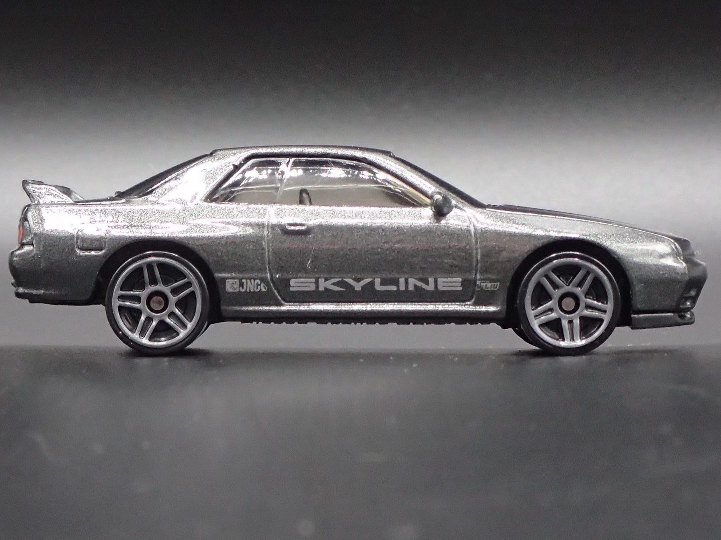 1989-1994 NISSAN SKYLINE GTR R32 BNR32 GRAY 1:64 SCALE DIORAMA DIECAST MODEL CAR