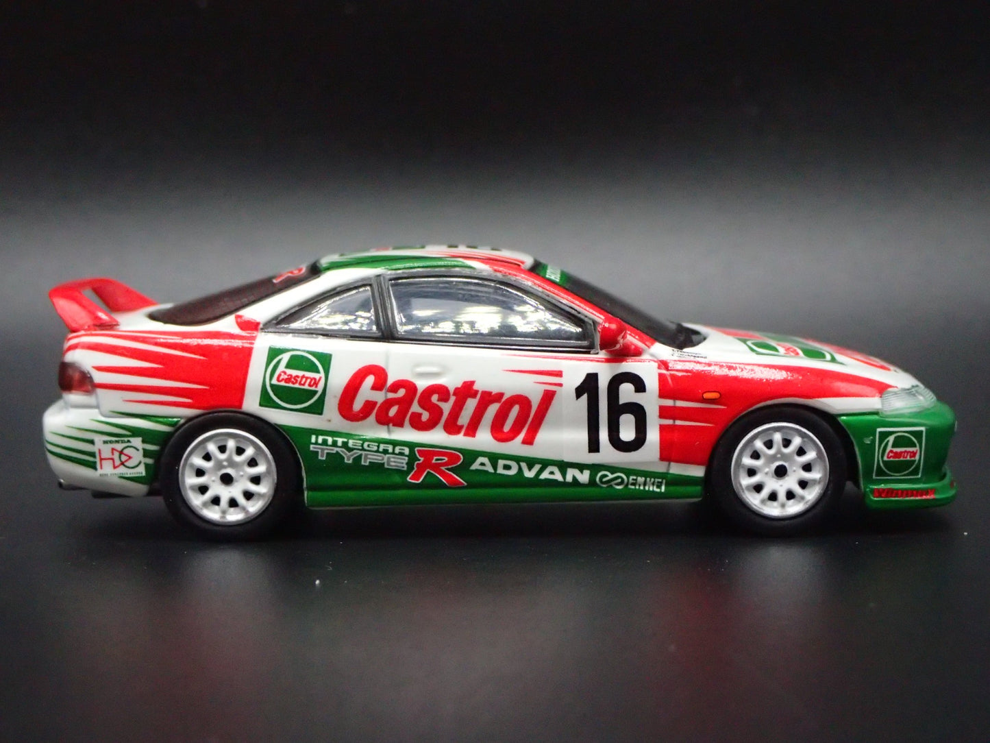 1994-2001 HONDA INTEGRA TYPE-R DC2 #16 CASTROL VTEC 1:64 SCALE DIECAST MODEL CAR