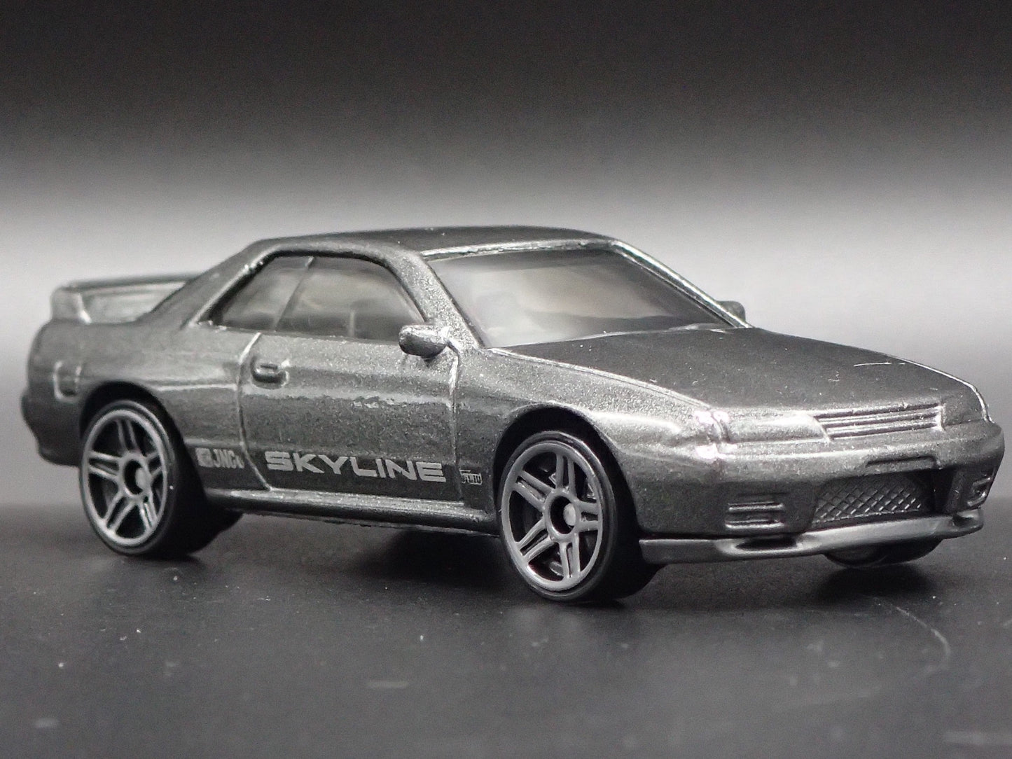 1989-1994 NISSAN SKYLINE GTR R32 BNR32 GRAY 1:64 SCALE DIORAMA DIECAST MODEL CAR