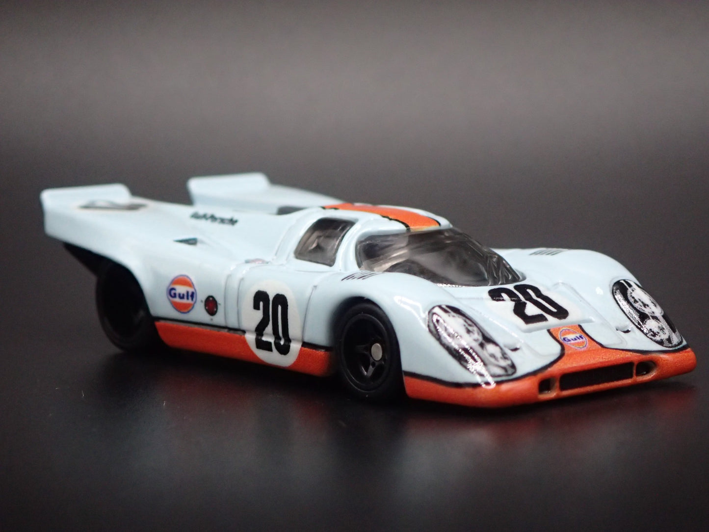 PORSCHE 917 K GULF OIL RACING 1:64 SCALE COLLECTIBLE DIORAMA DIECAST MODEL CAR