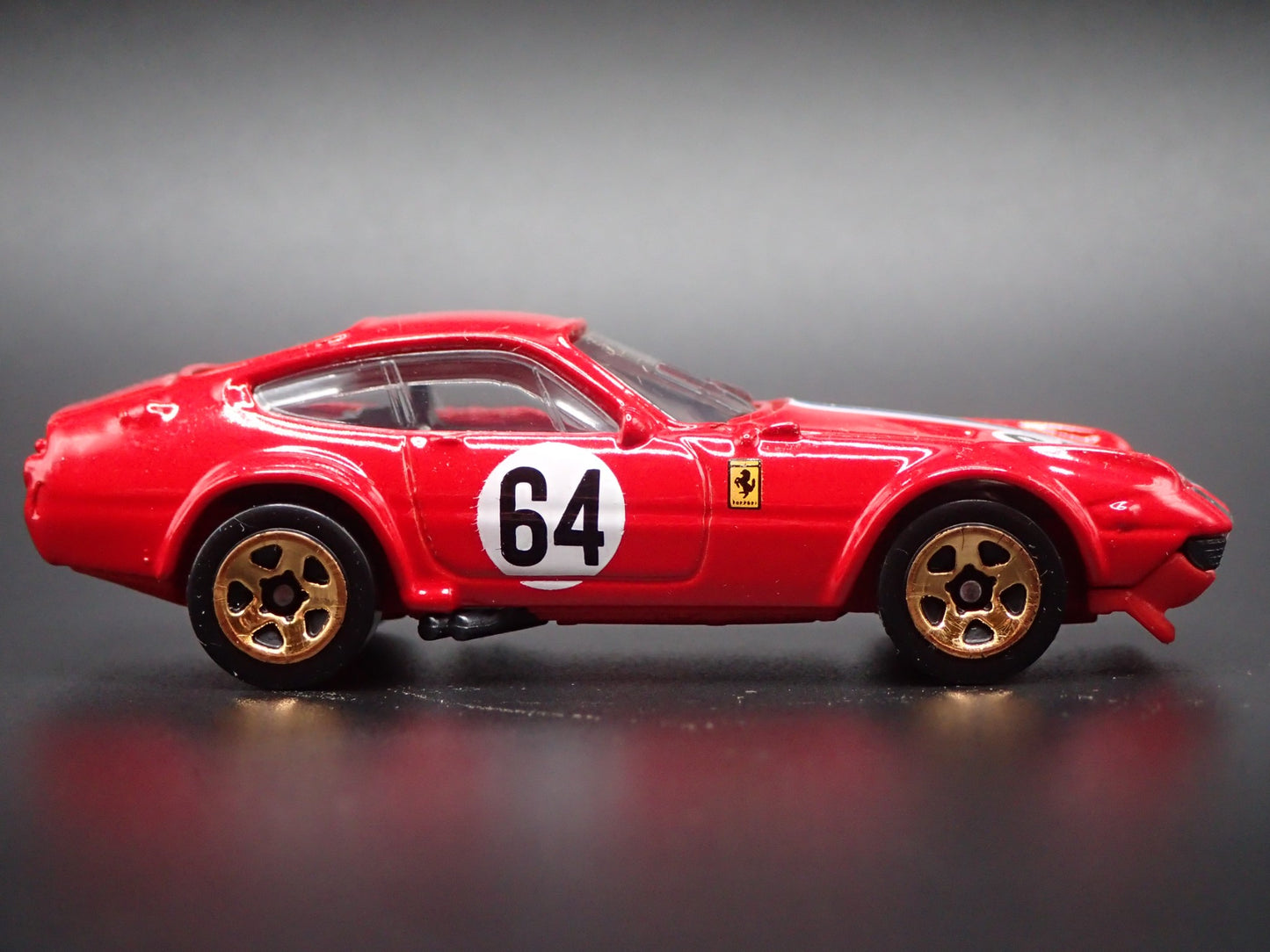 1968-1973 FERRARI 365 GTB4 COMPETIZIONE RED 1:64 SCALE DIORAMA DIECAST MODEL CAR