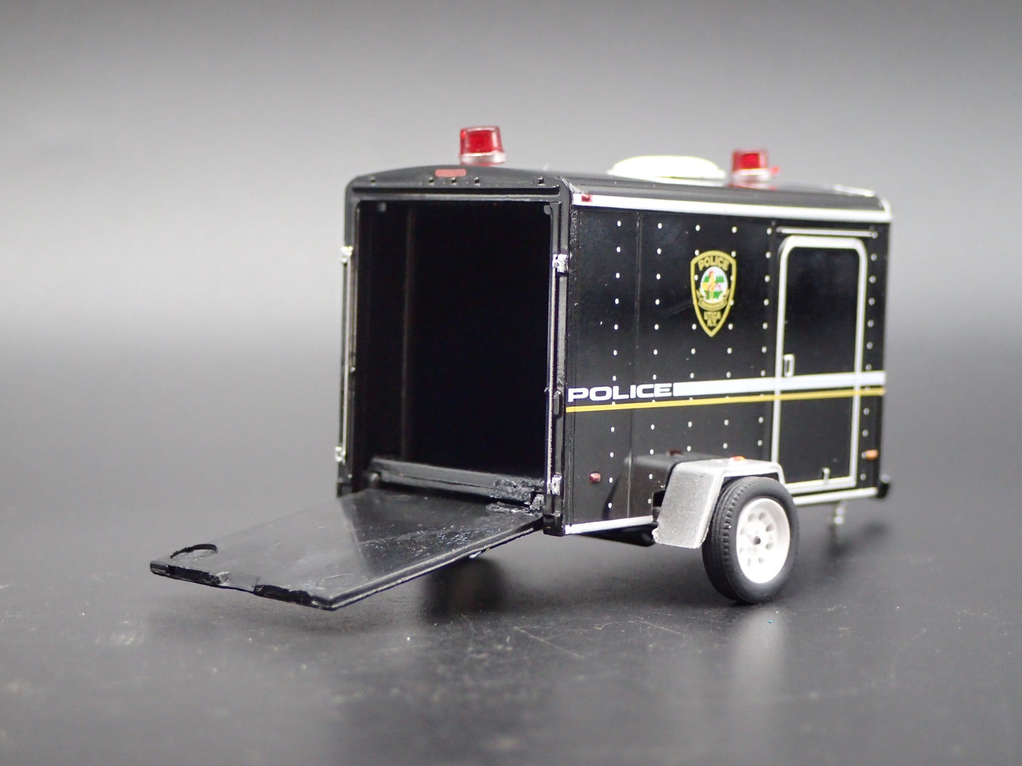 UTICA, NEW YORK POLICE DEPT SMALL CARGO TRAILER 1:64 SCALE DIORAMA MODEL CAR