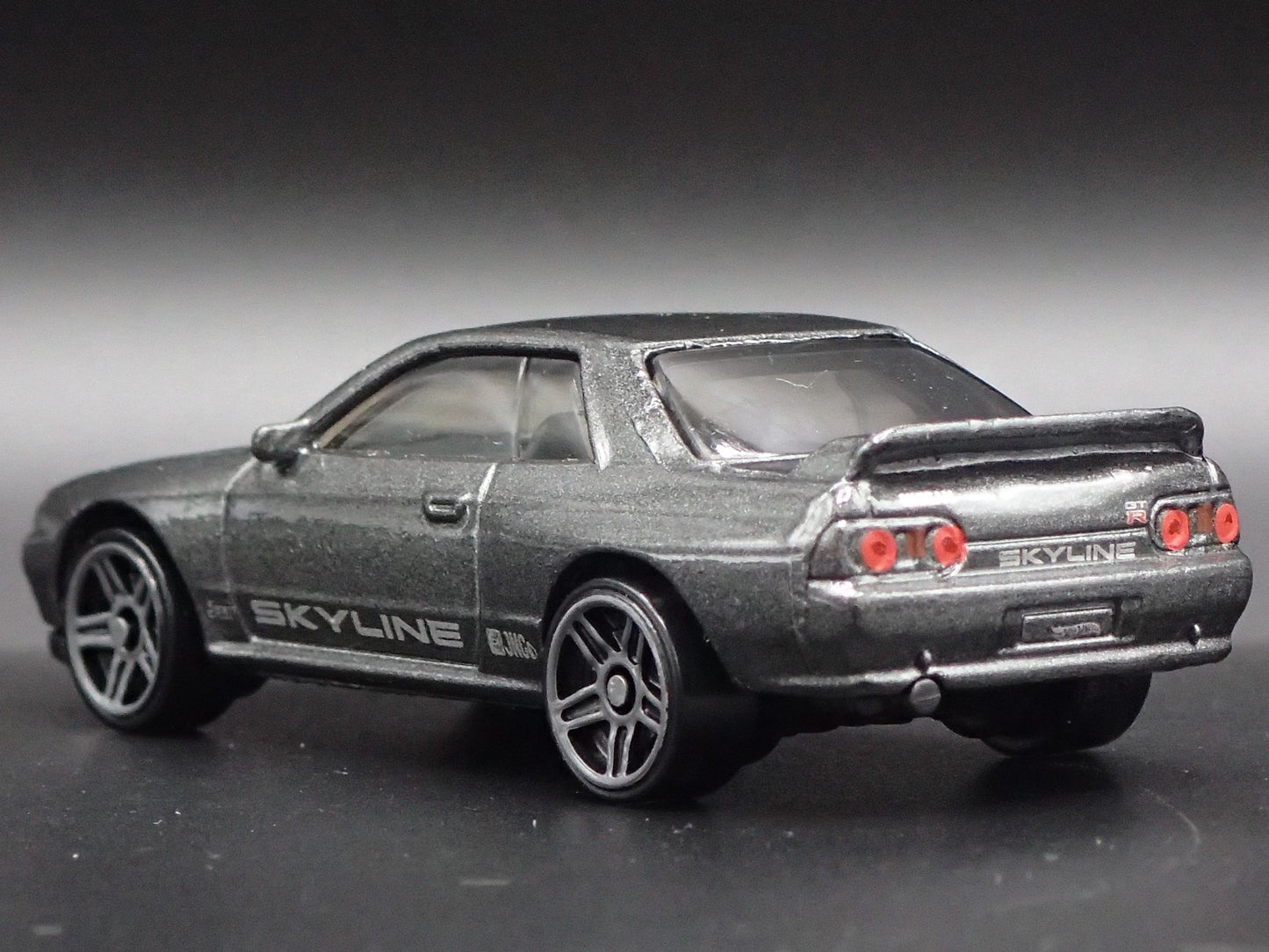 1989-1994 NISSAN SKYLINE GTR R32 BNR32 GRAY 1:64 SCALE DIORAMA DIECAST MODEL CAR
