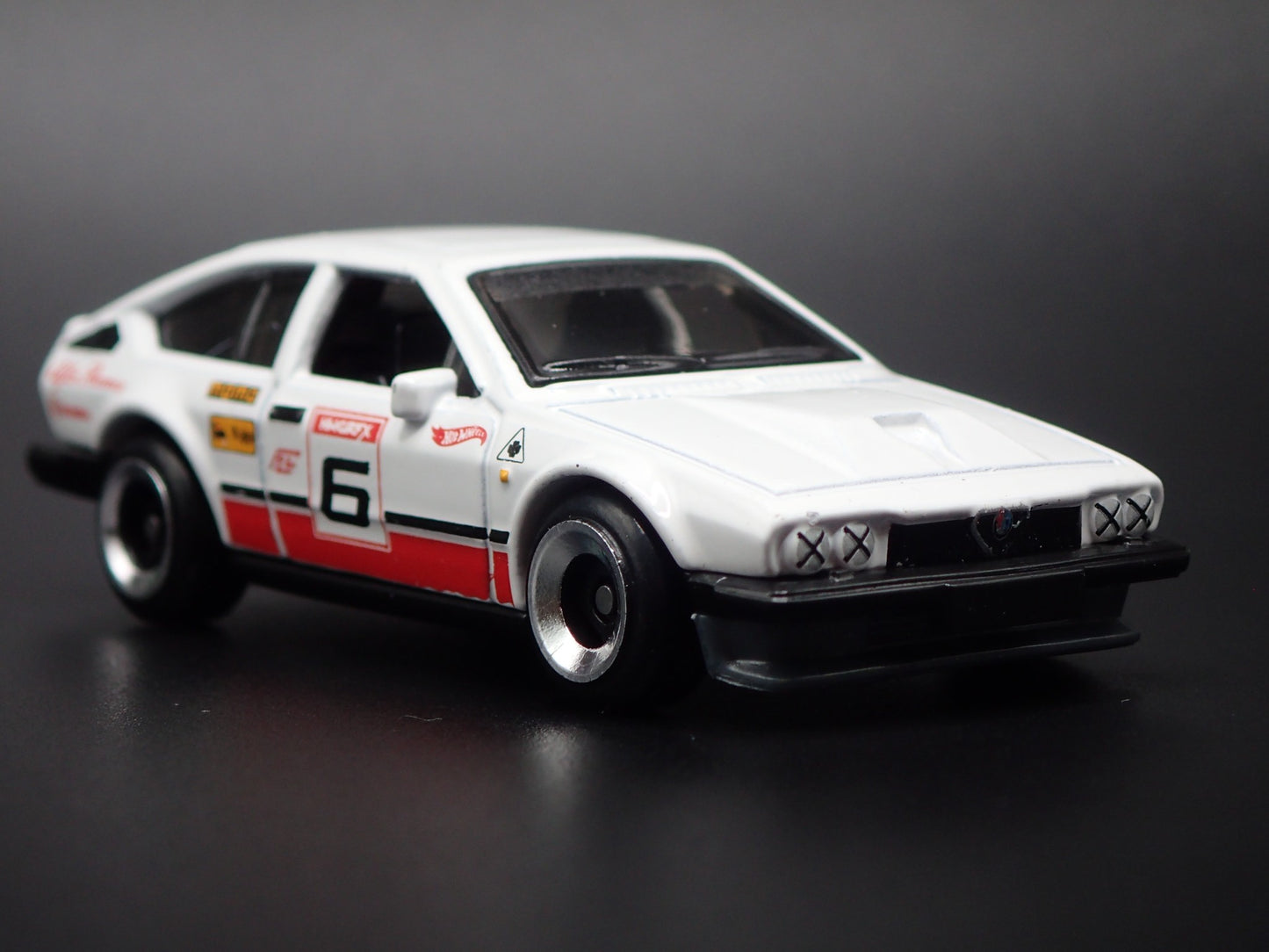 1981-1987 ALFA ROMEO GTV6 3.0 WHITE 1:64 SCALE COLLECTIBLE DIECAST MODEL CAR