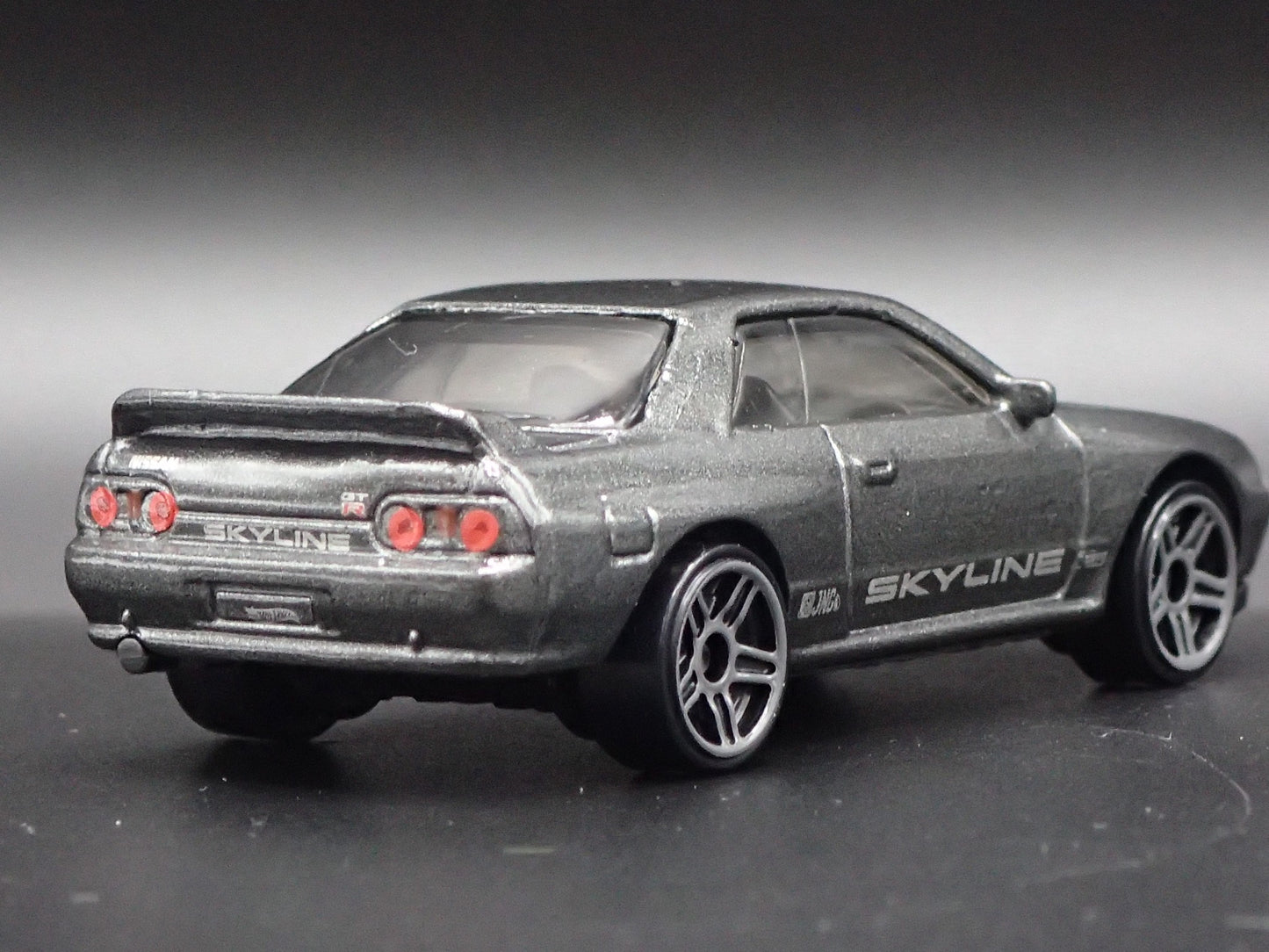 1989-1994 NISSAN SKYLINE GTR R32 BNR32 GRAY 1:64 SCALE DIORAMA DIECAST MODEL CAR
