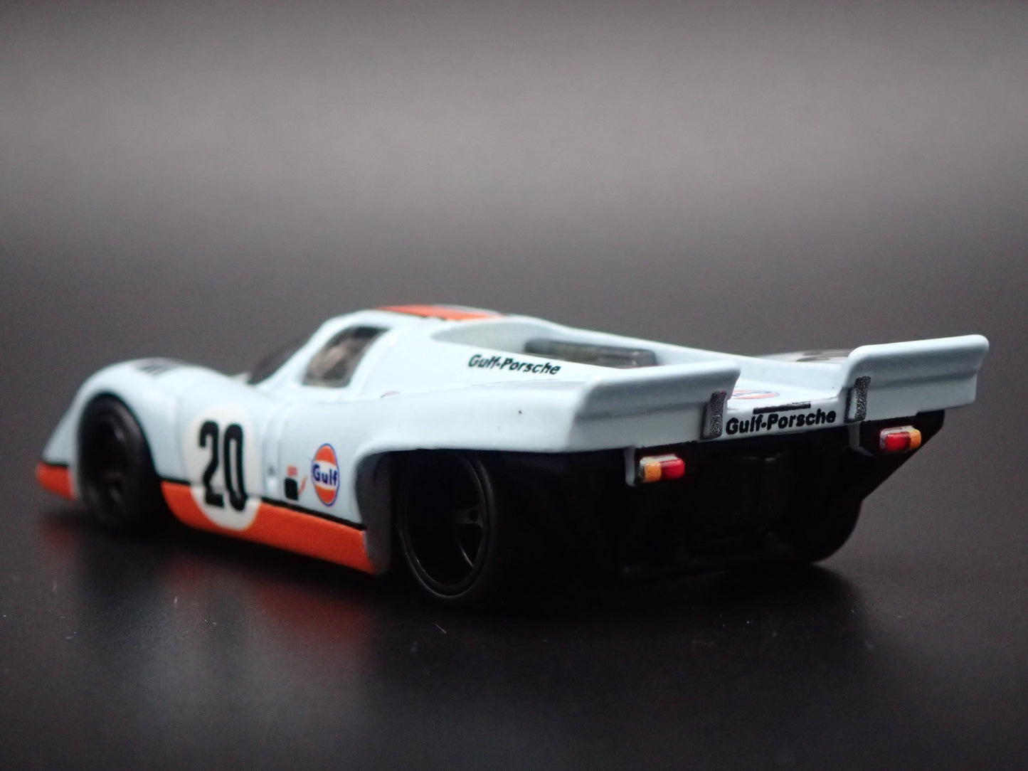 PORSCHE 917 K GULF OIL RACING 1:64 SCALE COLLECTIBLE DIORAMA DIECAST MODEL CAR