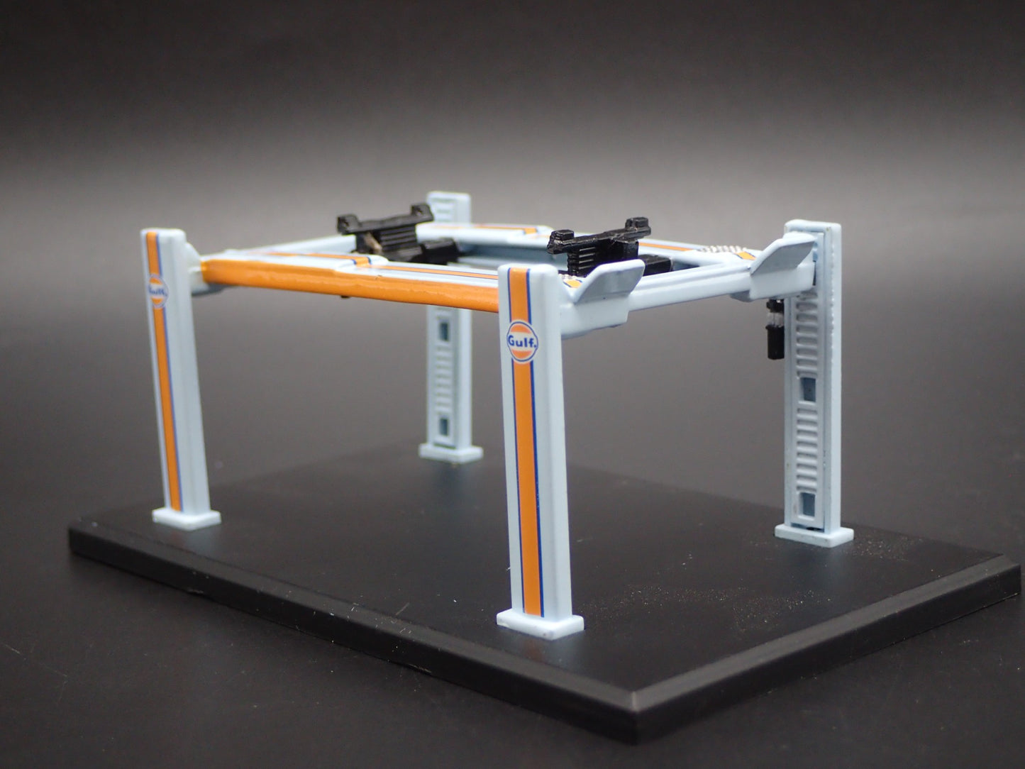 GULF 1:64 SCALE AUTO SHOP MECHANIC GARAGE 4 POST CAR LIFT DIORAMA MODEL DIECAST