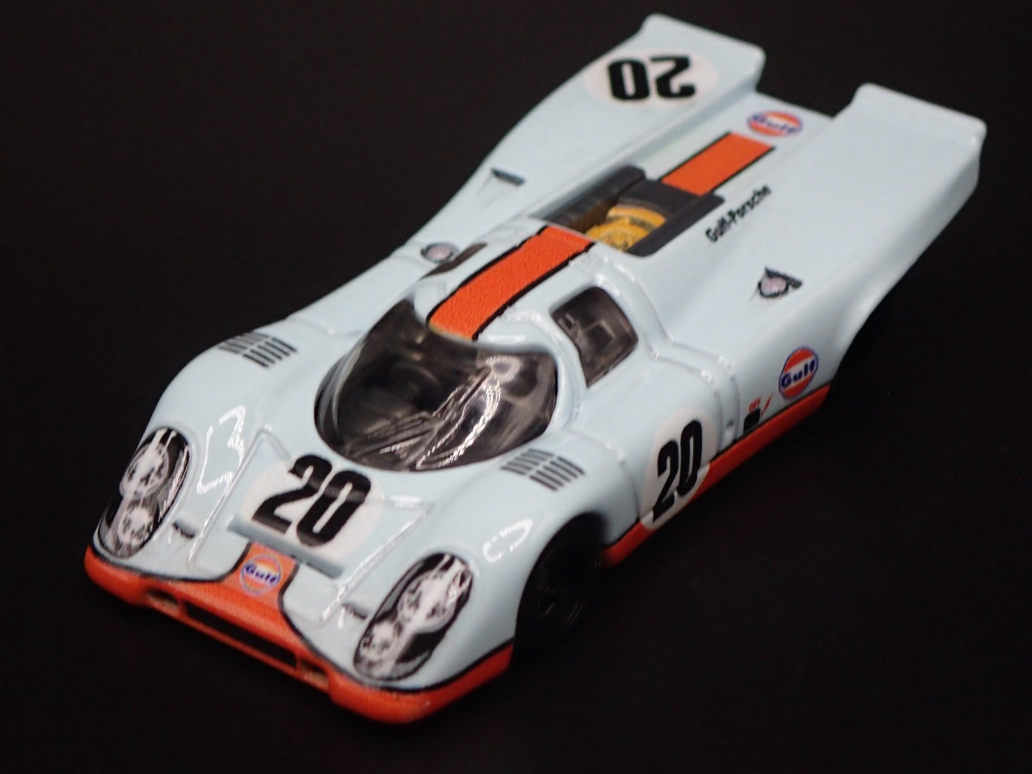 PORSCHE 917 K GULF OIL RACING 1:64 SCALE COLLECTIBLE DIORAMA DIECAST MODEL CAR