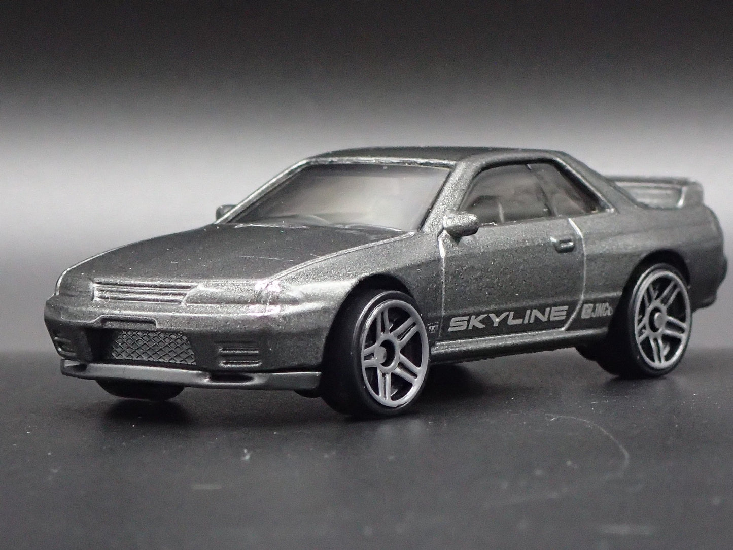 1989-1994 NISSAN SKYLINE GTR R32 BNR32 GRAY 1:64 SCALE DIORAMA DIECAST MODEL CAR