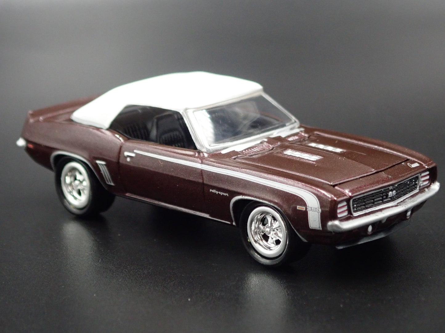 1969 69 CHEVY CHEVROLET CAMARO SS BURGUNDY 1:64 SCALE DIORAMA DIECAST MODEL CAR