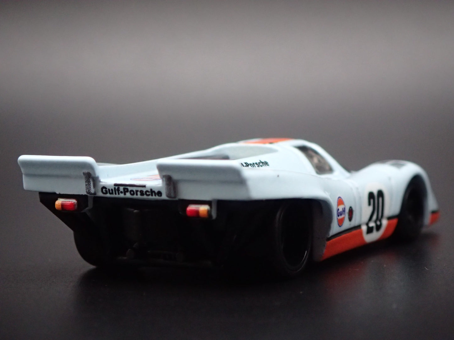 PORSCHE 917 K GULF OIL RACING 1:64 SCALE COLLECTIBLE DIORAMA DIECAST MODEL CAR