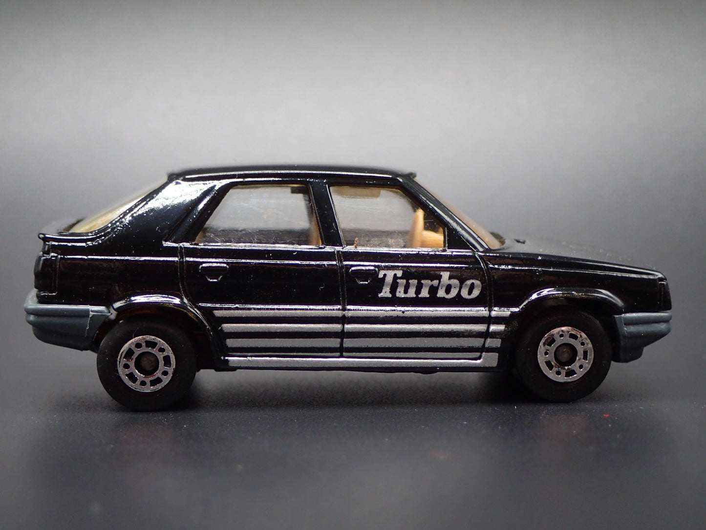 1984-1996 RENAULT 5 TURBO BLACK 1:64 SCALE COLLECTIBLE DIORAMA DIECAST MODEL CAR