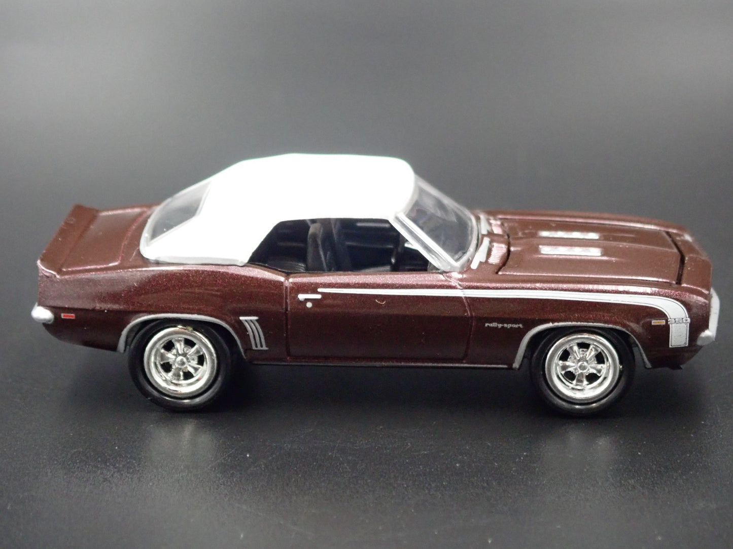 1969 69 CHEVY CHEVROLET CAMARO SS BURGUNDY 1:64 SCALE DIORAMA DIECAST MODEL CAR