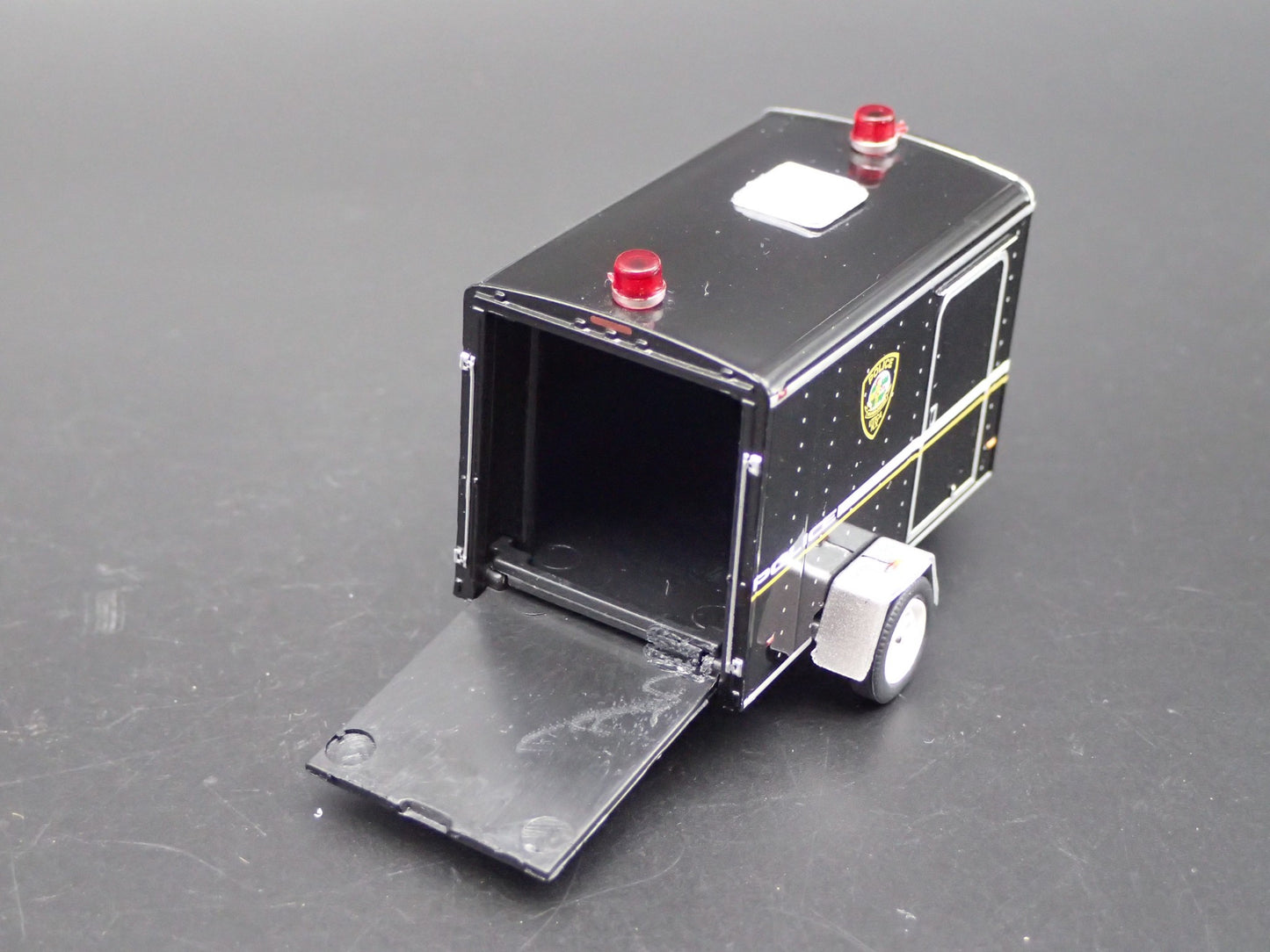 UTICA, NEW YORK POLICE DEPT SMALL CARGO TRAILER 1:64 SCALE DIORAMA MODEL CAR