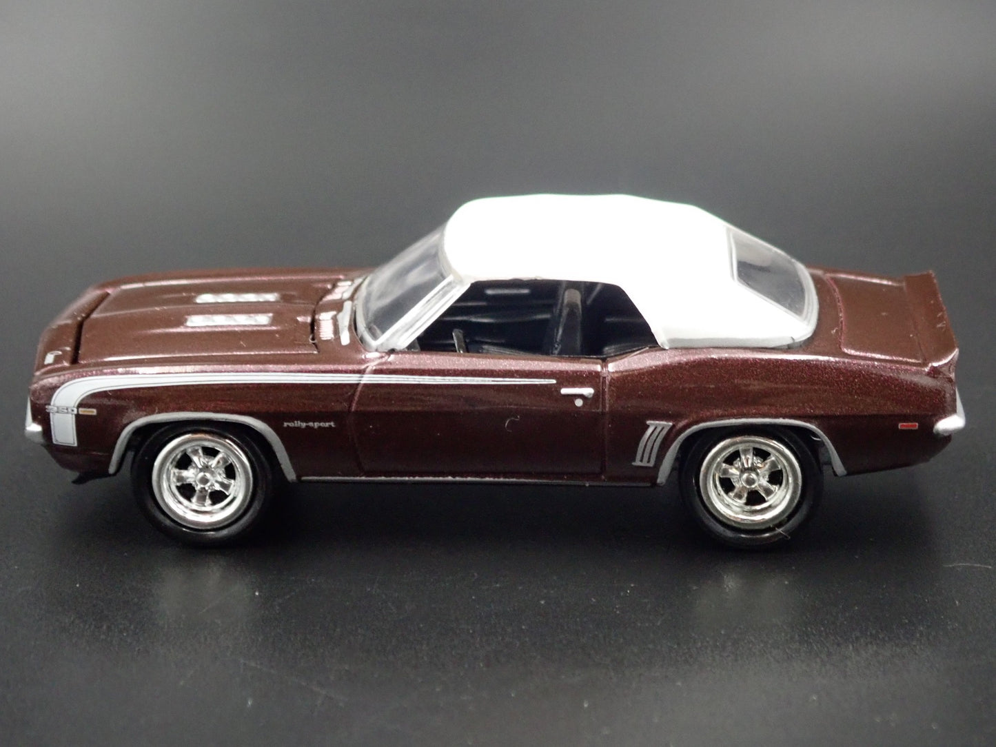 1969 69 CHEVY CHEVROLET CAMARO SS BURGUNDY 1:64 SCALE DIORAMA DIECAST MODEL CAR