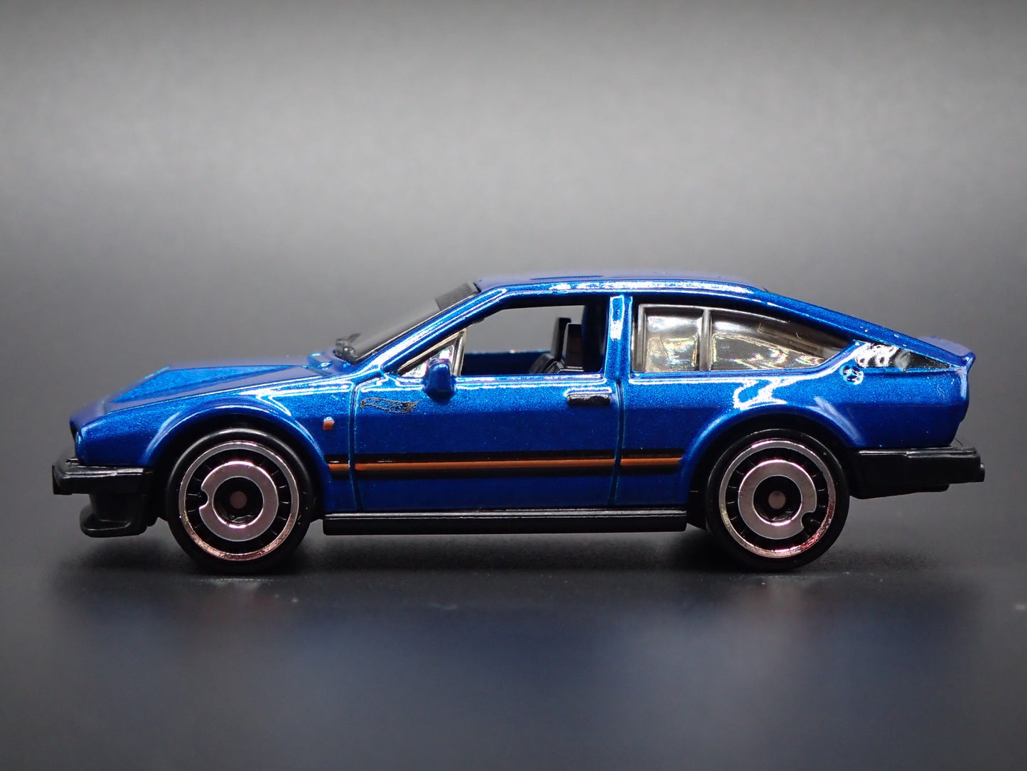 1981-1987 ALFA ROMEO GTV6 3.0 BLUE 1:64 SCALE COLLECTIBLE DIECAST MODEL CAR