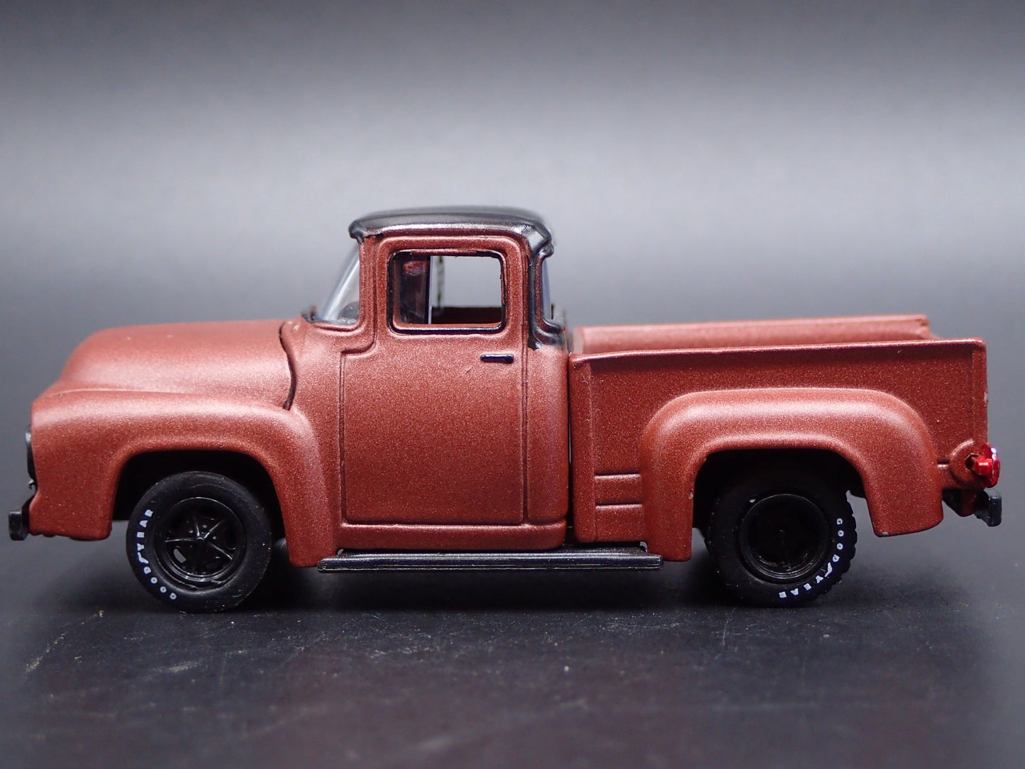 1956 56 FORD F100 PICKUP TRUCK 1:64 SCALE COLLECTIBLE DIORAMA DIECAST MODEL CAR