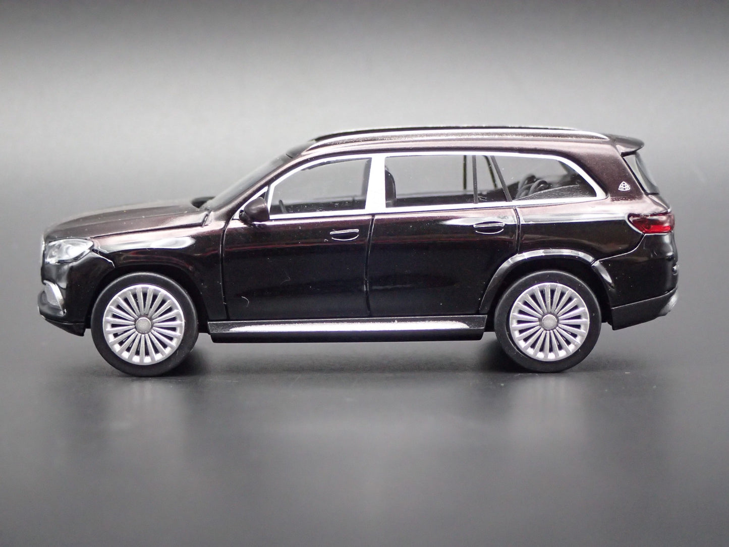 2020-2023 MERCEDES MAYBACH GLS 600 SUV 1:64 SCALE DIORAMA DIECAST MODEL CAR