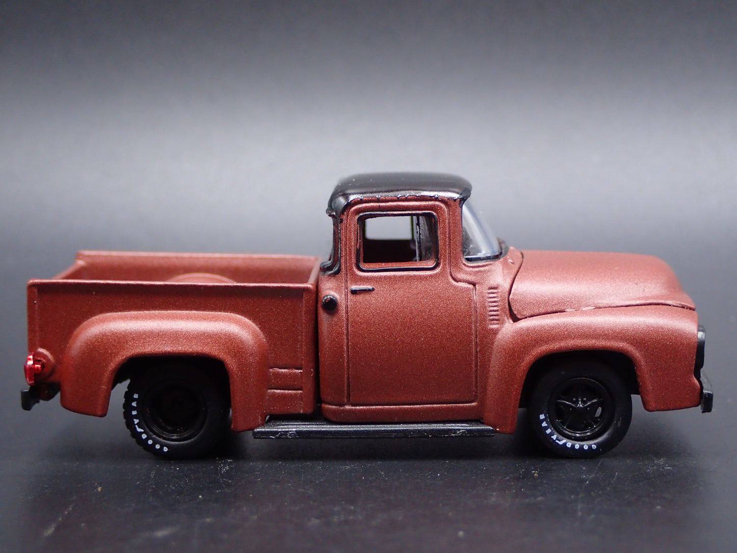 1956 56 FORD F100 PICKUP TRUCK 1:64 SCALE COLLECTIBLE DIORAMA DIECAST MODEL CAR