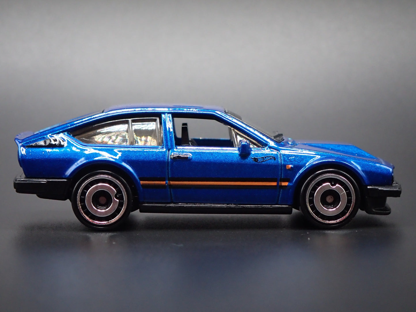 1981-1987 ALFA ROMEO GTV6 3.0 BLUE 1:64 SCALE COLLECTIBLE DIECAST MODEL CAR